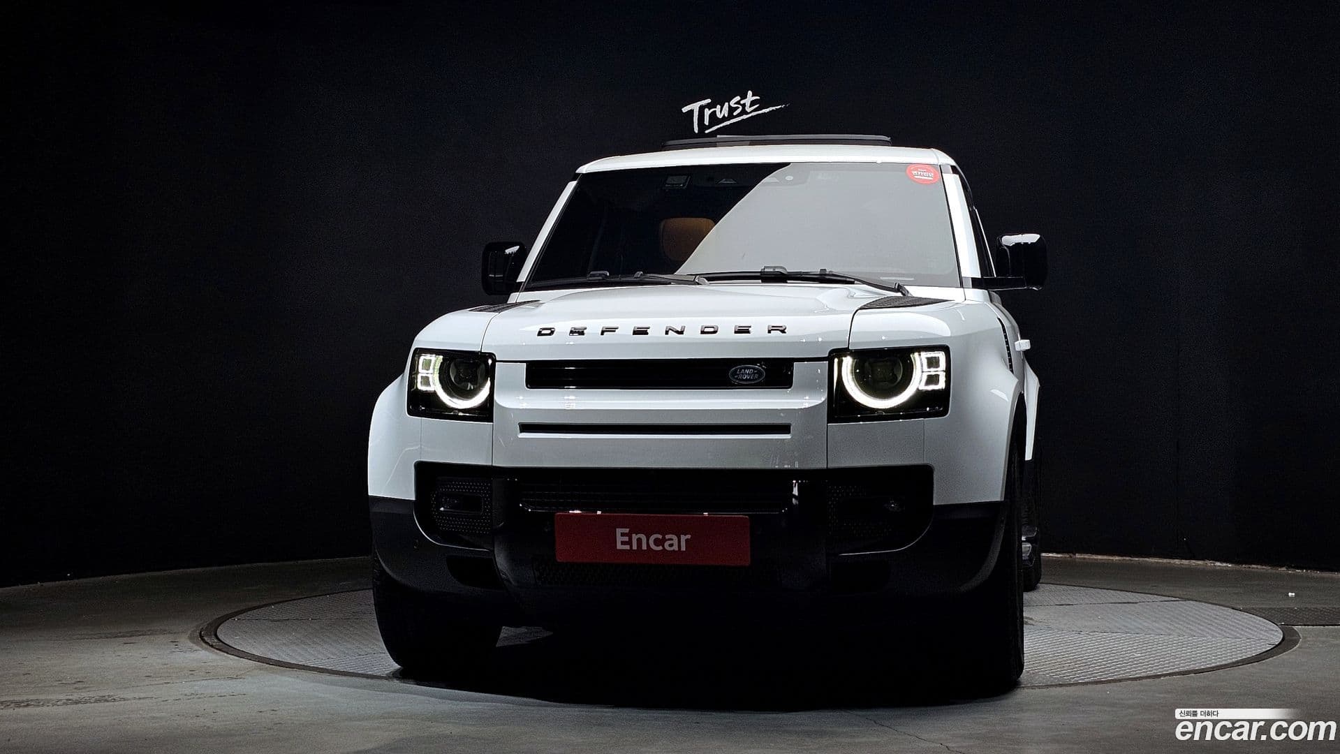 Main__Slider__Photo:Defender Land Rover 2023.3-2