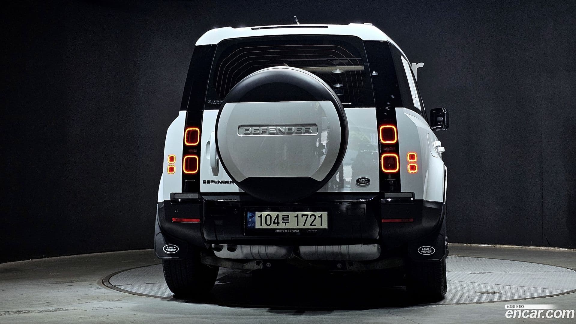 Main__Slider__Photo:Defender Land Rover 2023.3-3