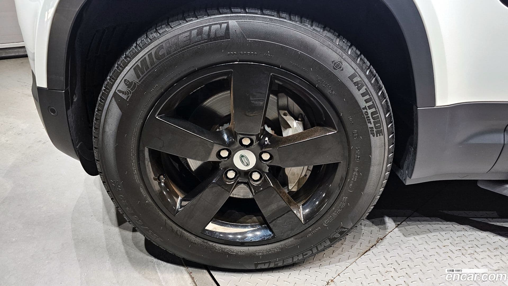 Main__Slider__Photo:Defender Land Rover 2023.3-4