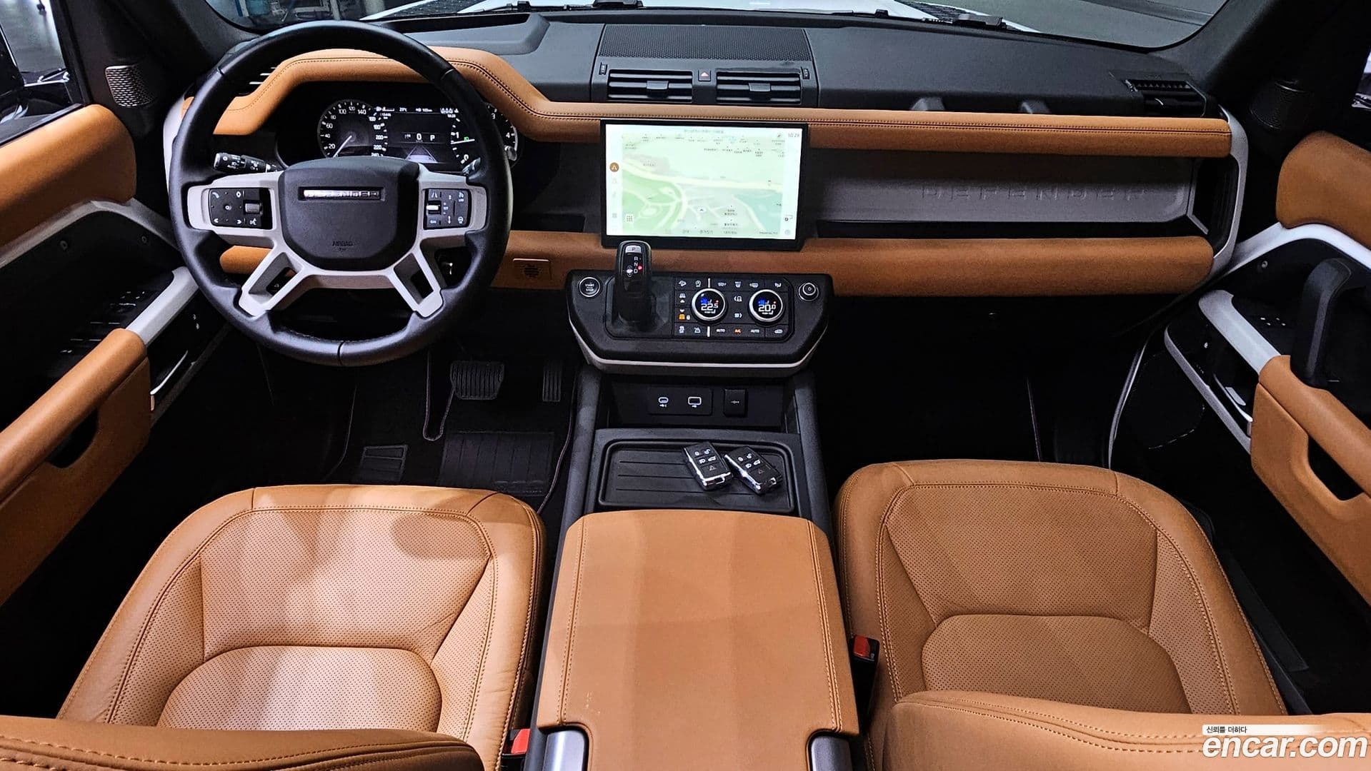 Main__Slider__Photo:Defender Land Rover 2023.3-6