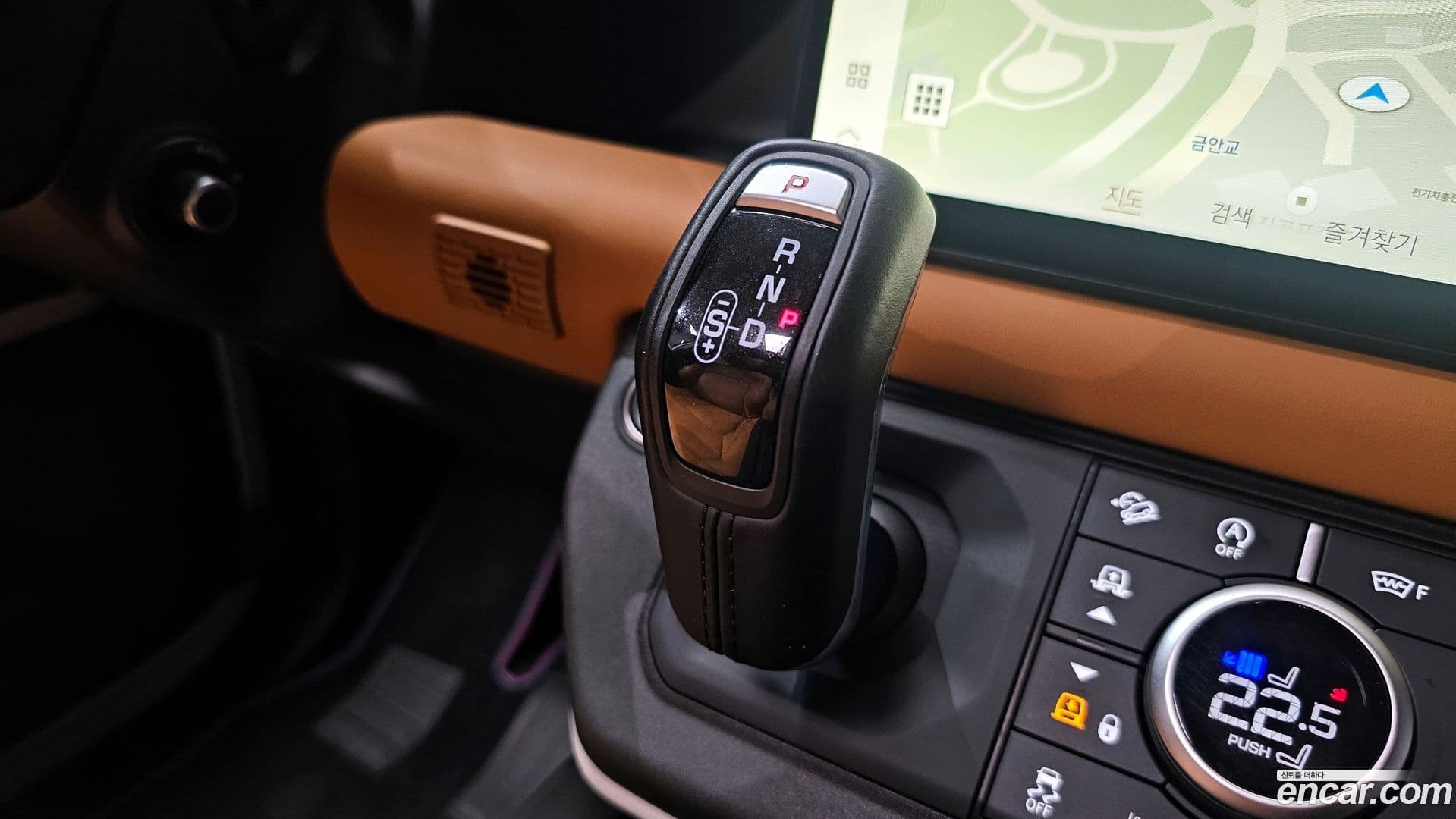 Main__Slider__Photo:Defender Land Rover 2023.3-8