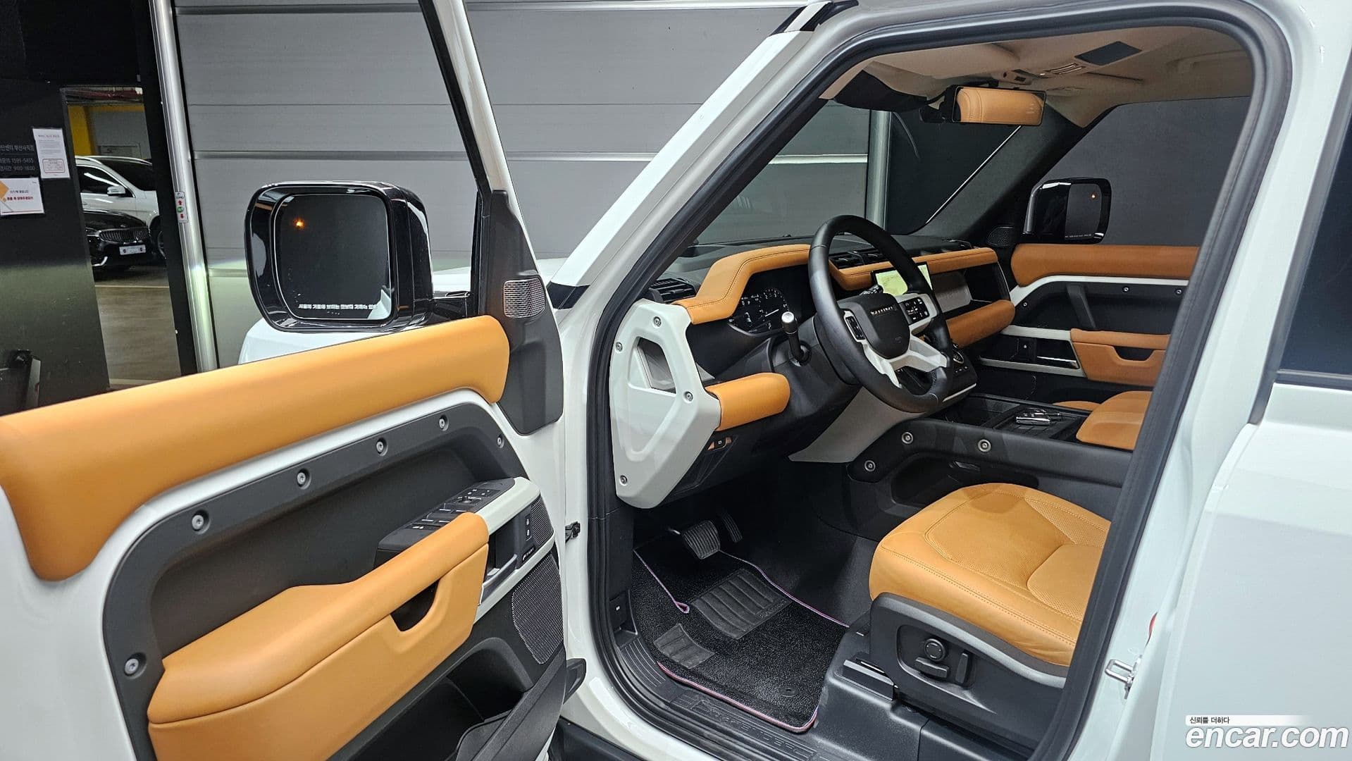 Main__Slider__Photo:Defender Land Rover 2023.3-10