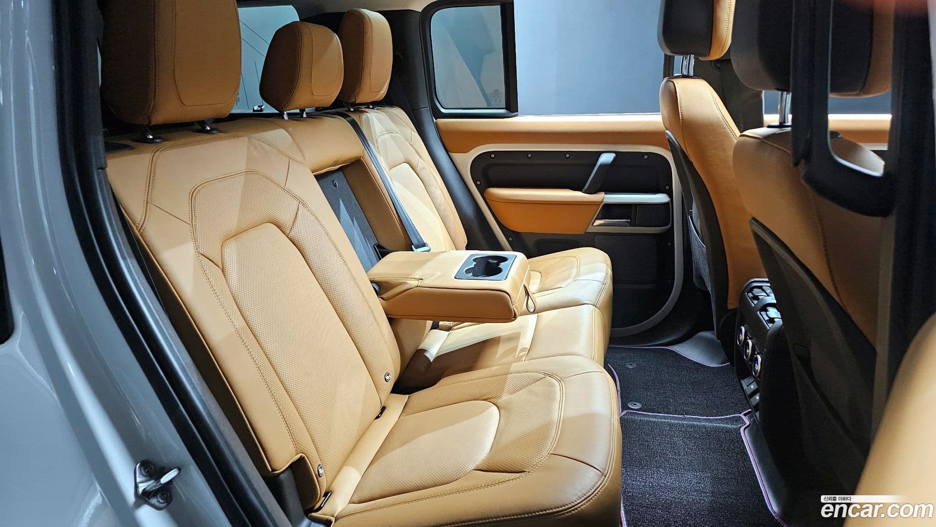 Main__Slider__Photo:Defender Land Rover 2023.3-11