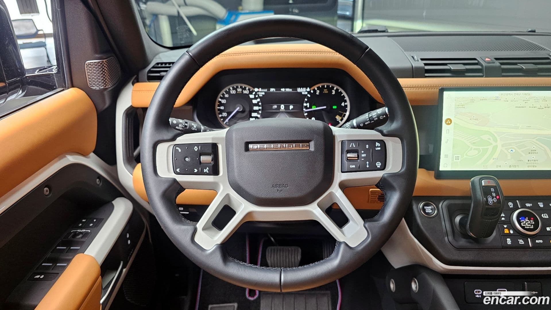 Main__Slider__Photo:Defender Land Rover 2023.3-12