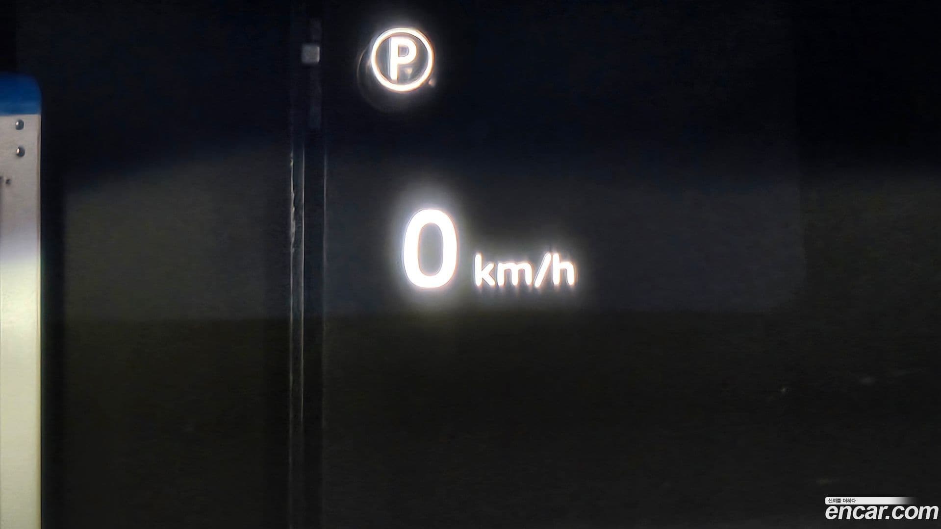 Main__Slider__Photo:Defender Land Rover 2023.3-16