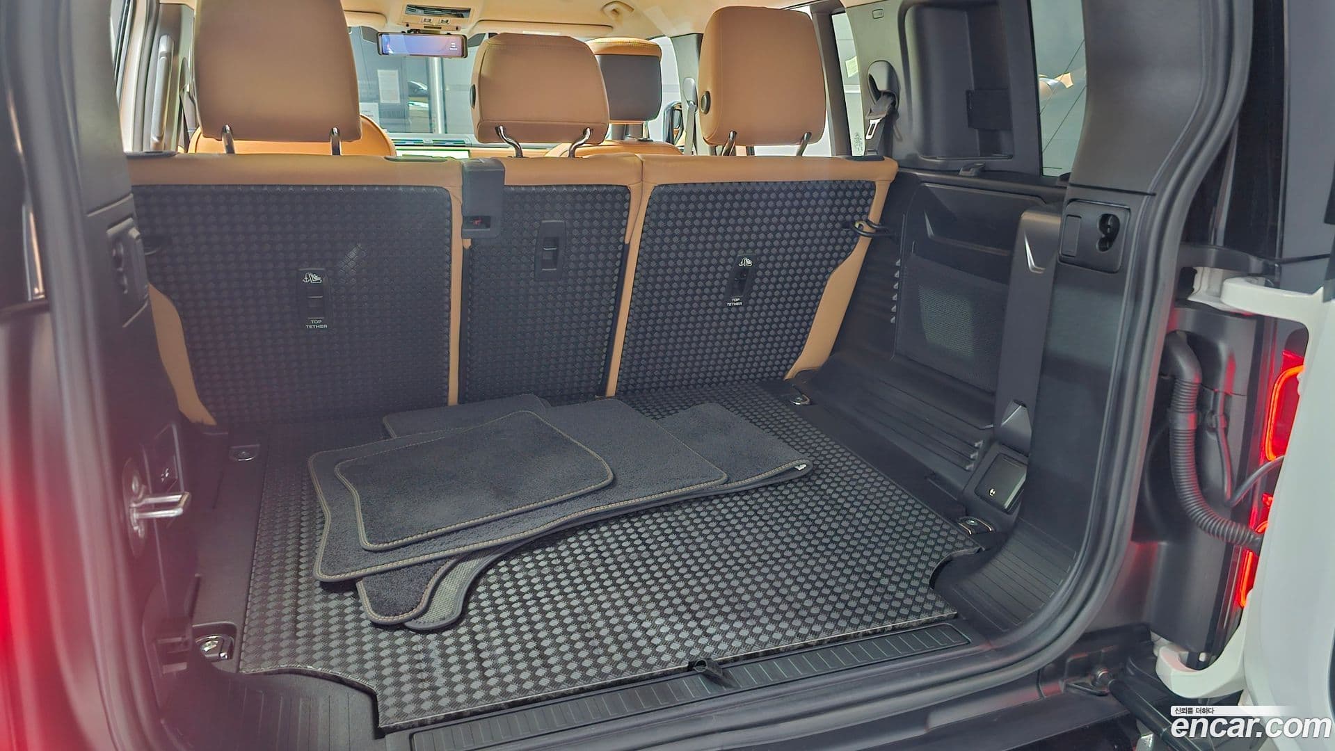 Main__Slider__Photo:Defender Land Rover 2023.3-19