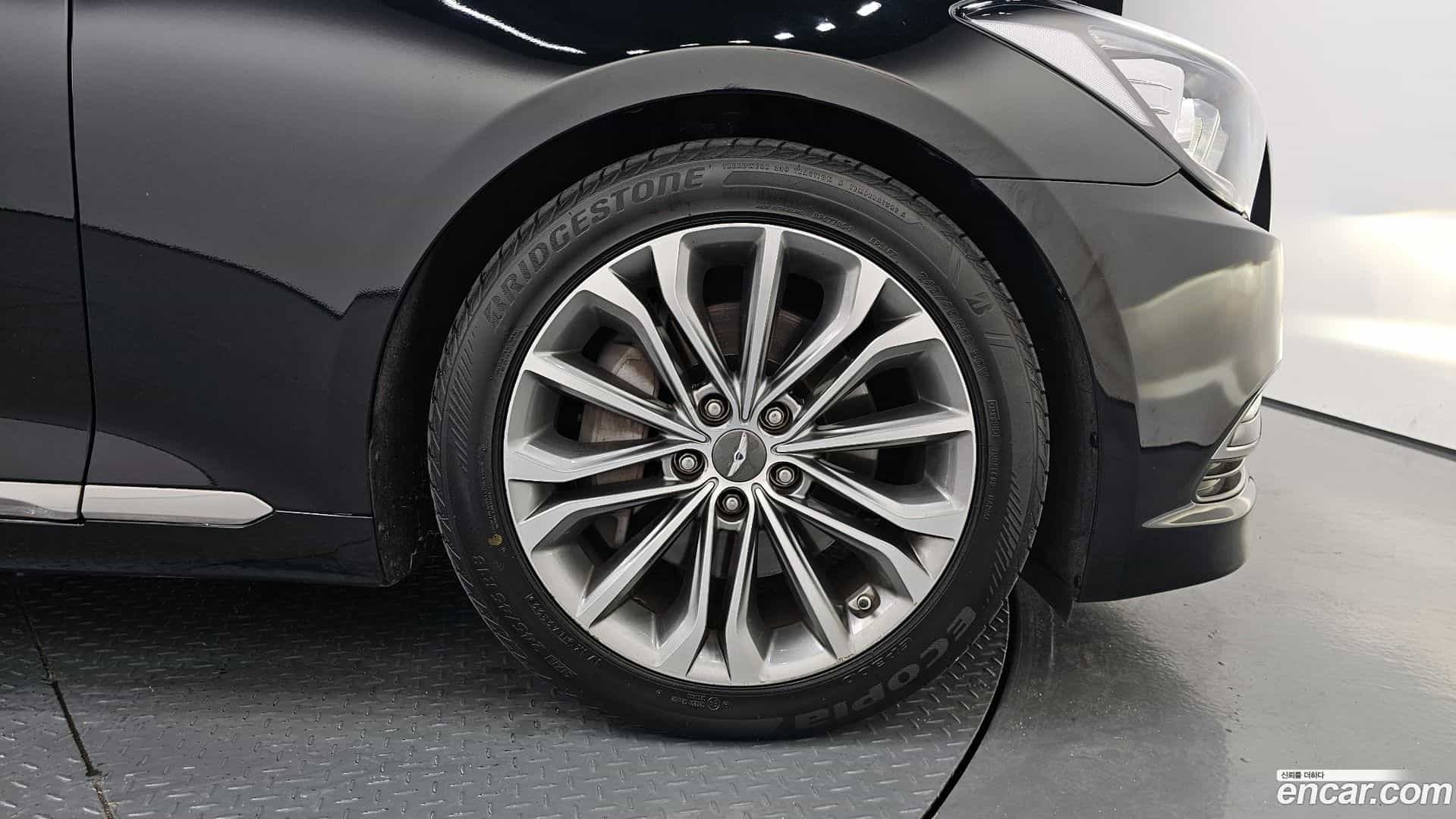 Genesis Hyundai 2014.9-OUTER-005