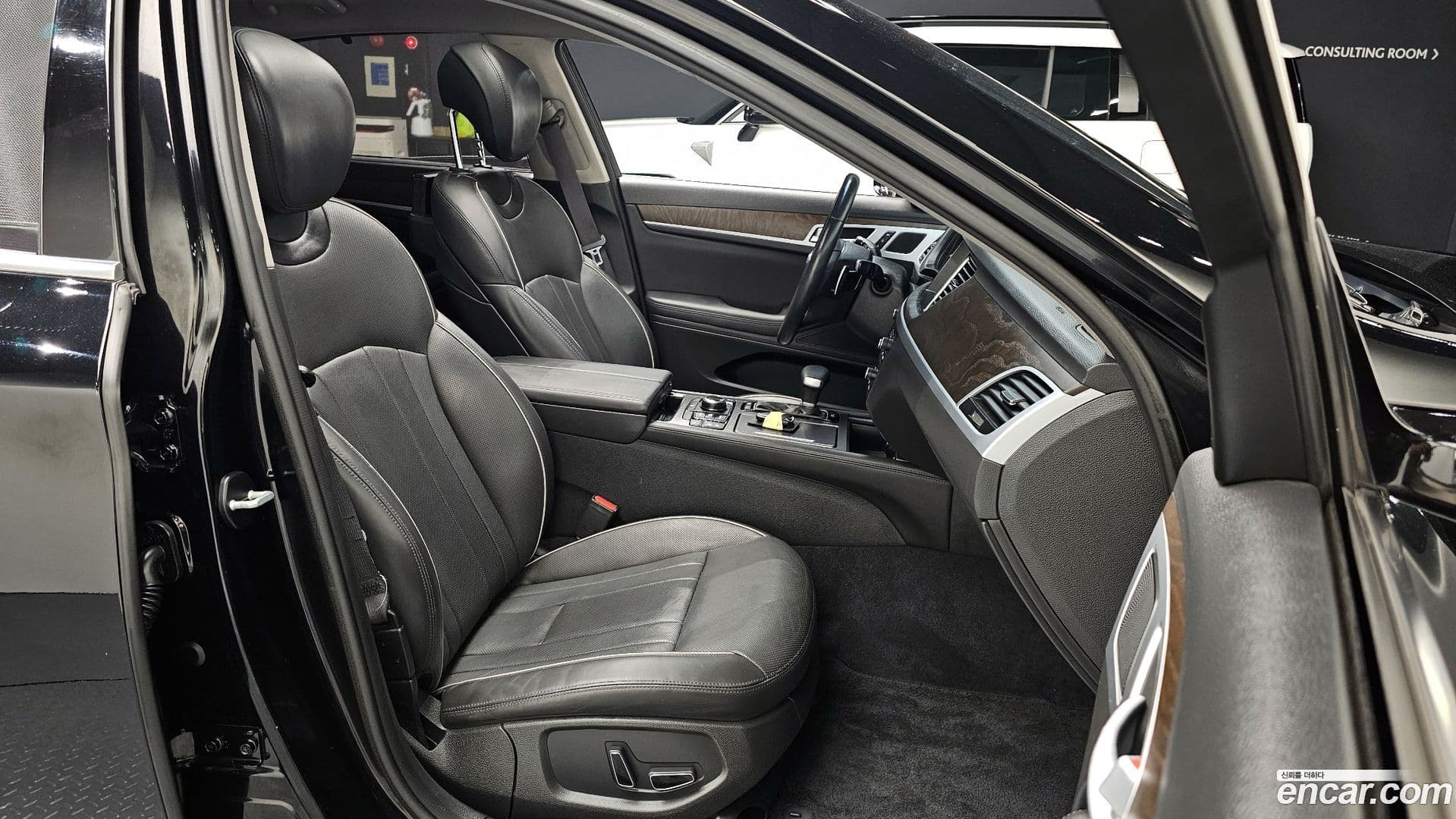 Main__Slider__Photo:Genesis Hyundai 2014.9-9