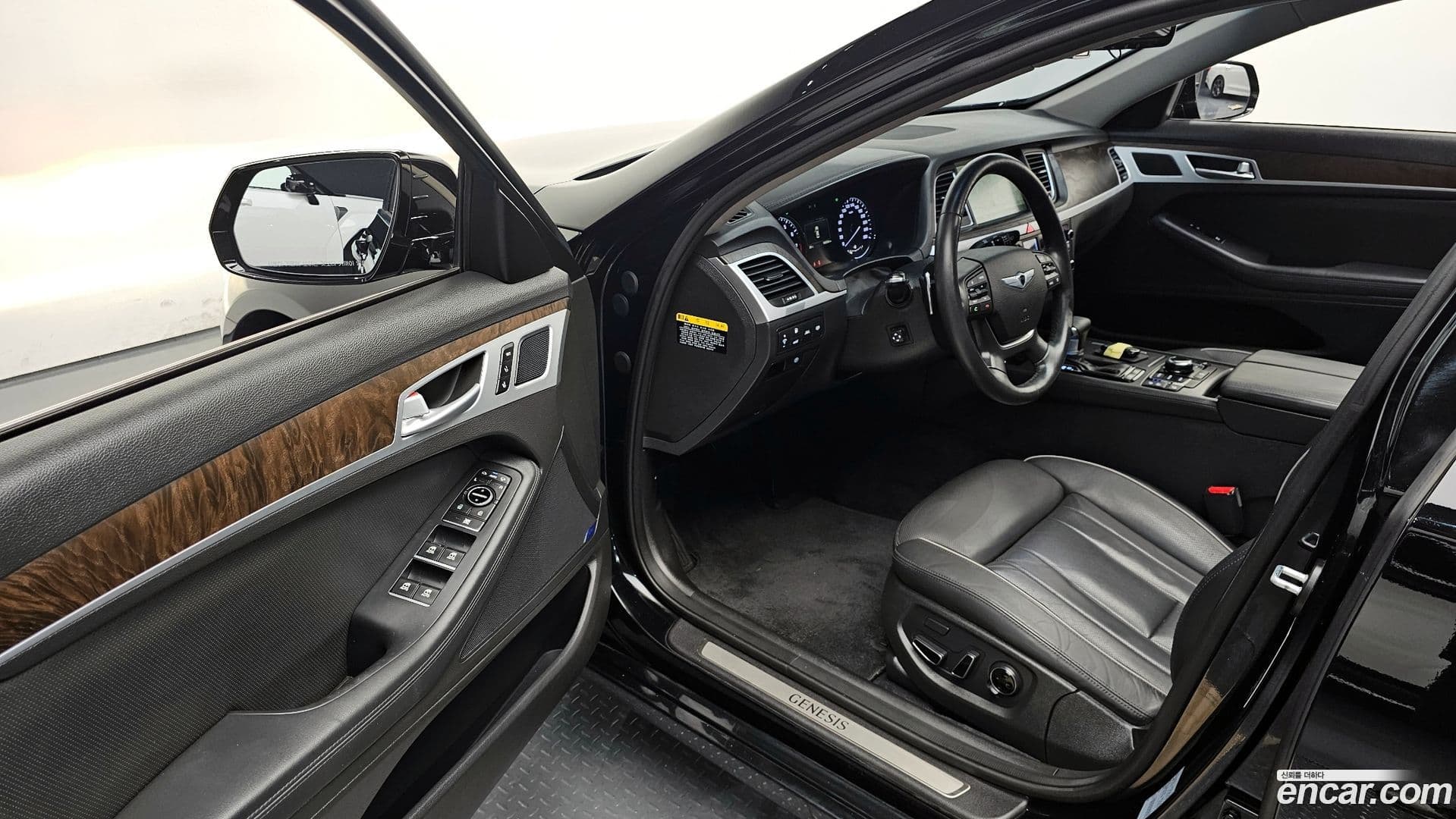 Main__Slider__Photo:Genesis Hyundai 2014.9-10