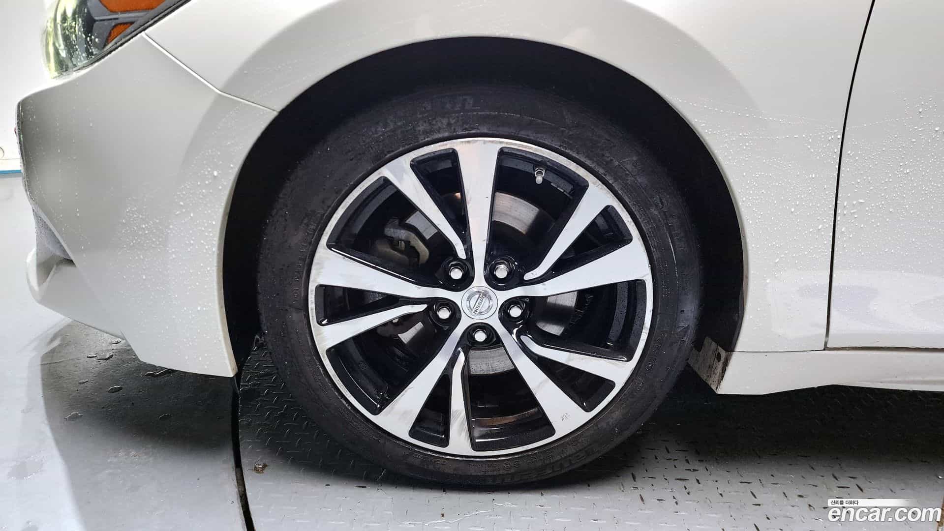 Maxima Nissan 2018.4-OUTER-005