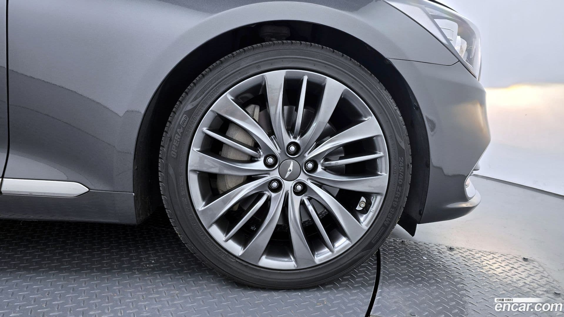 Main__Slider__Photo:G80 Genesis 2017.4-4