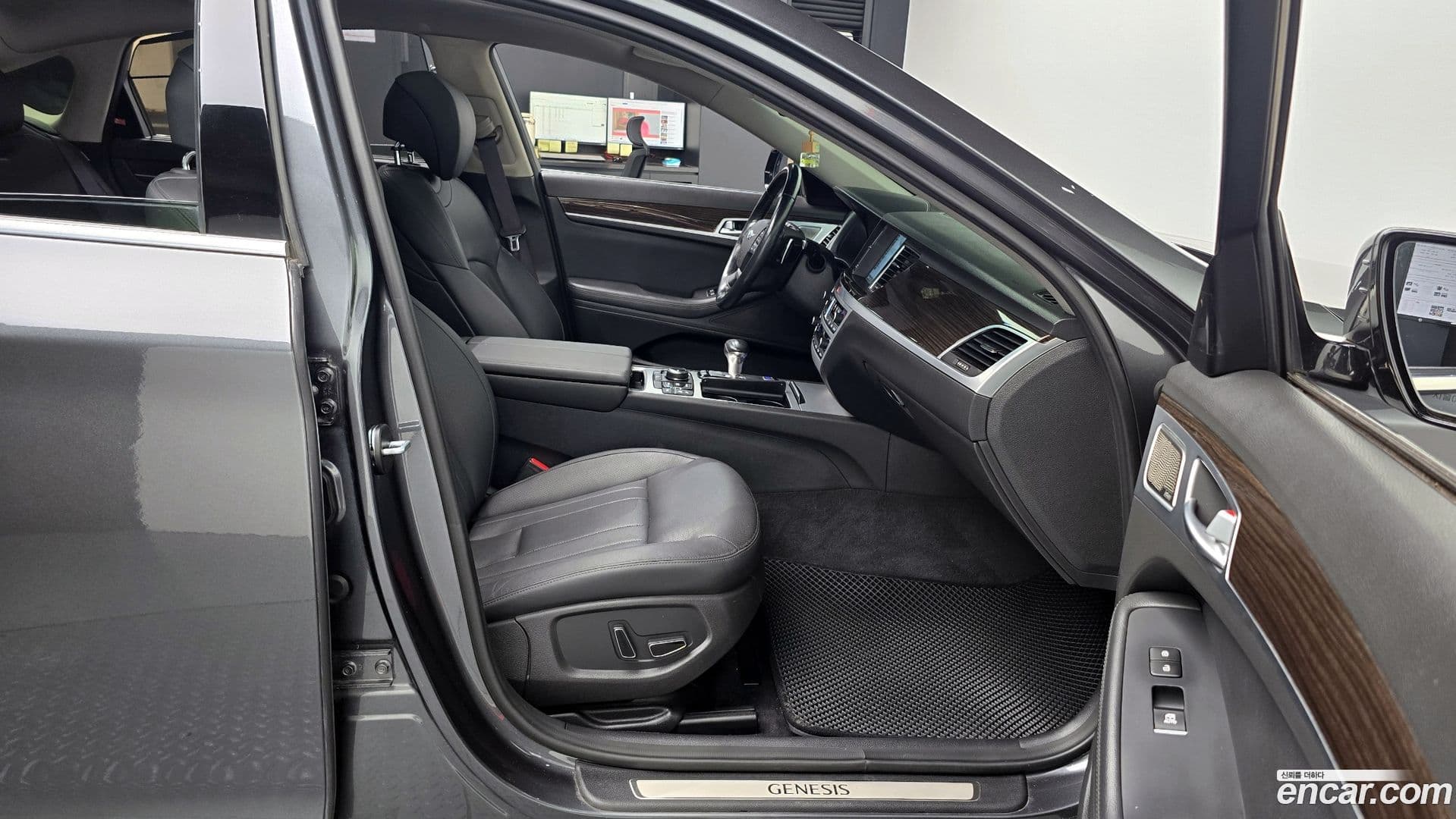 Main__Slider__Photo:G80 Genesis 2017.4-9