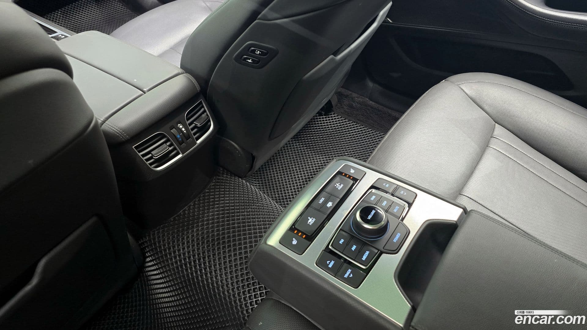 Main__Slider__Photo:G80 Genesis 2017.4-18