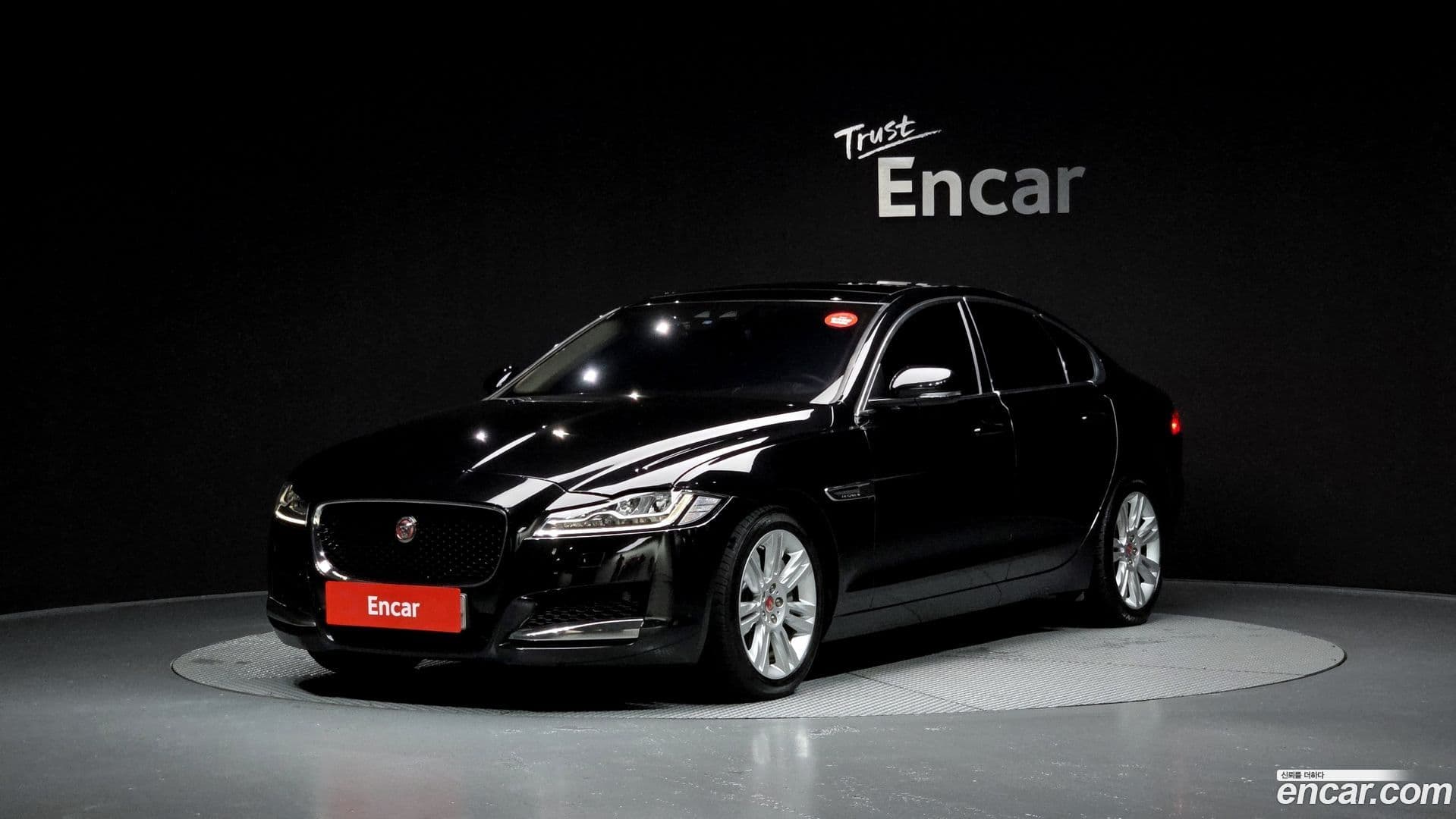 Main__Slider__Photo:XF Jaguar 2017.2-0