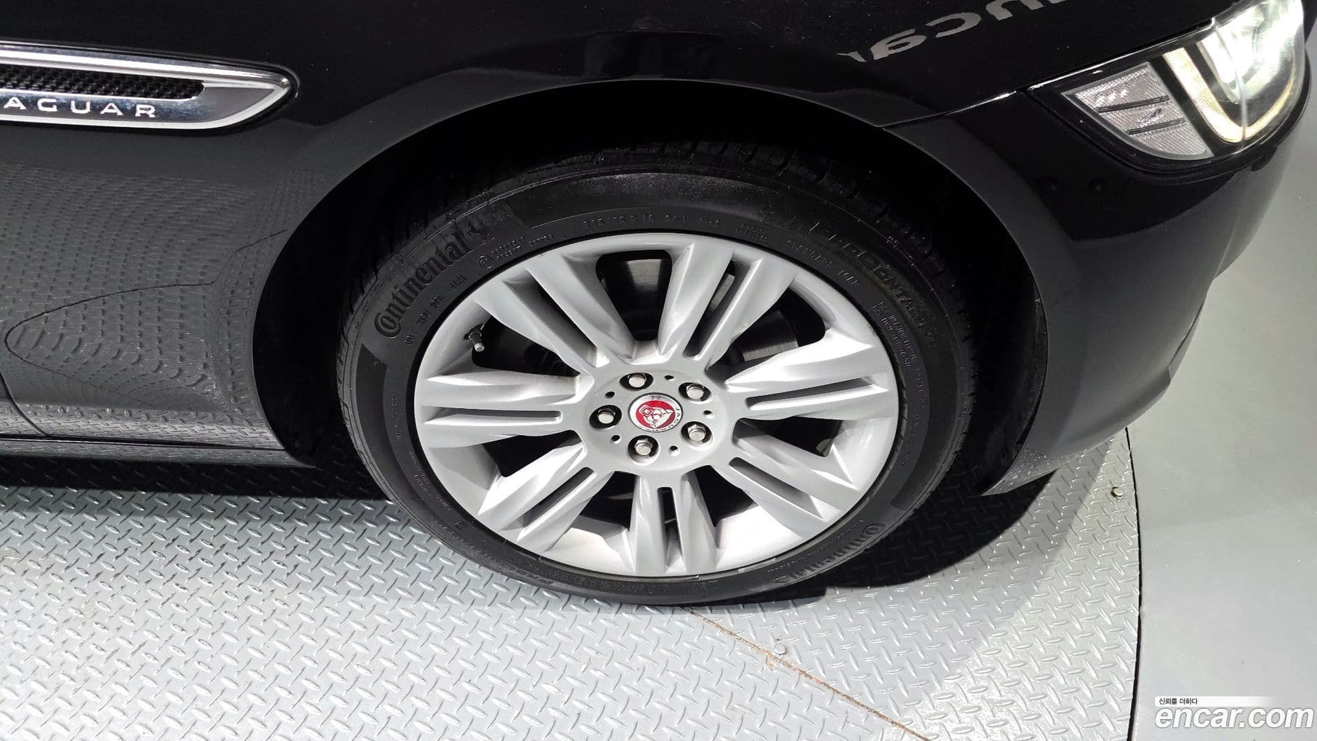 Main__Slider__Photo:XF Jaguar 2017.2-4