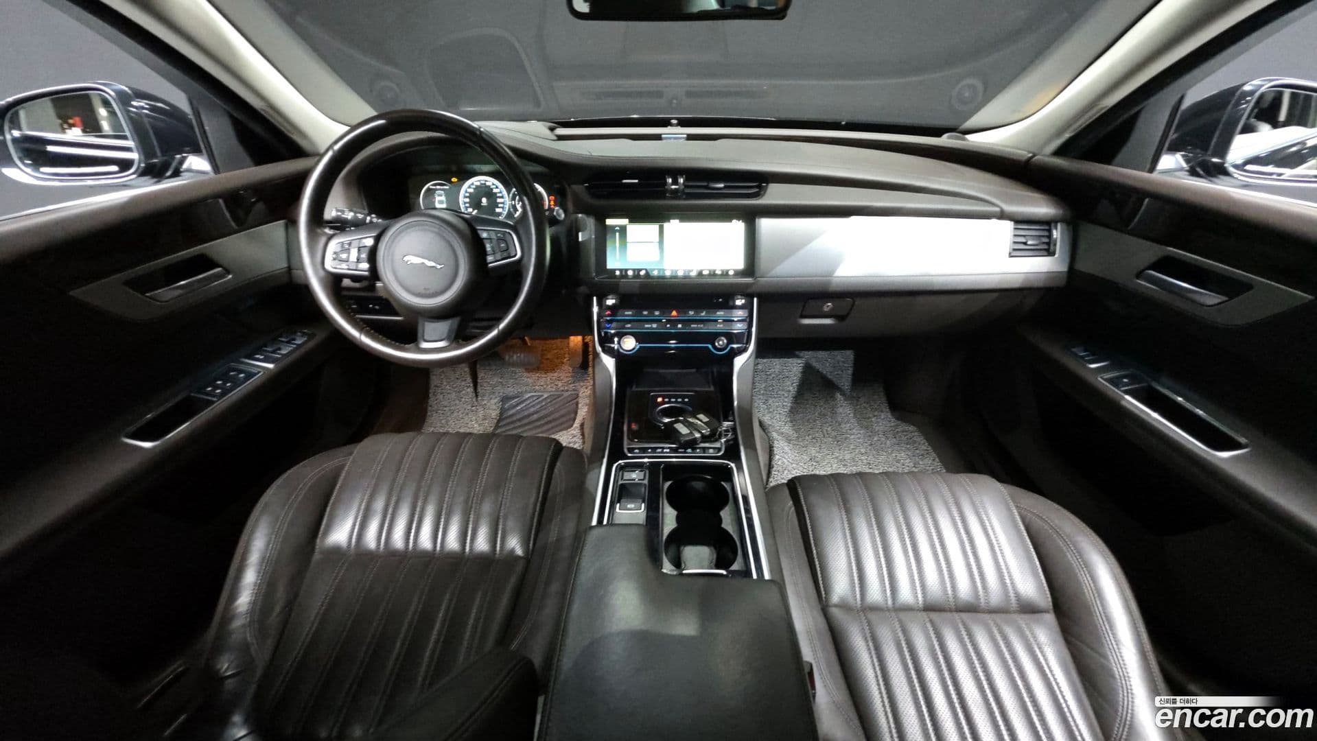 Main__Slider__Photo:XF Jaguar 2017.2-6