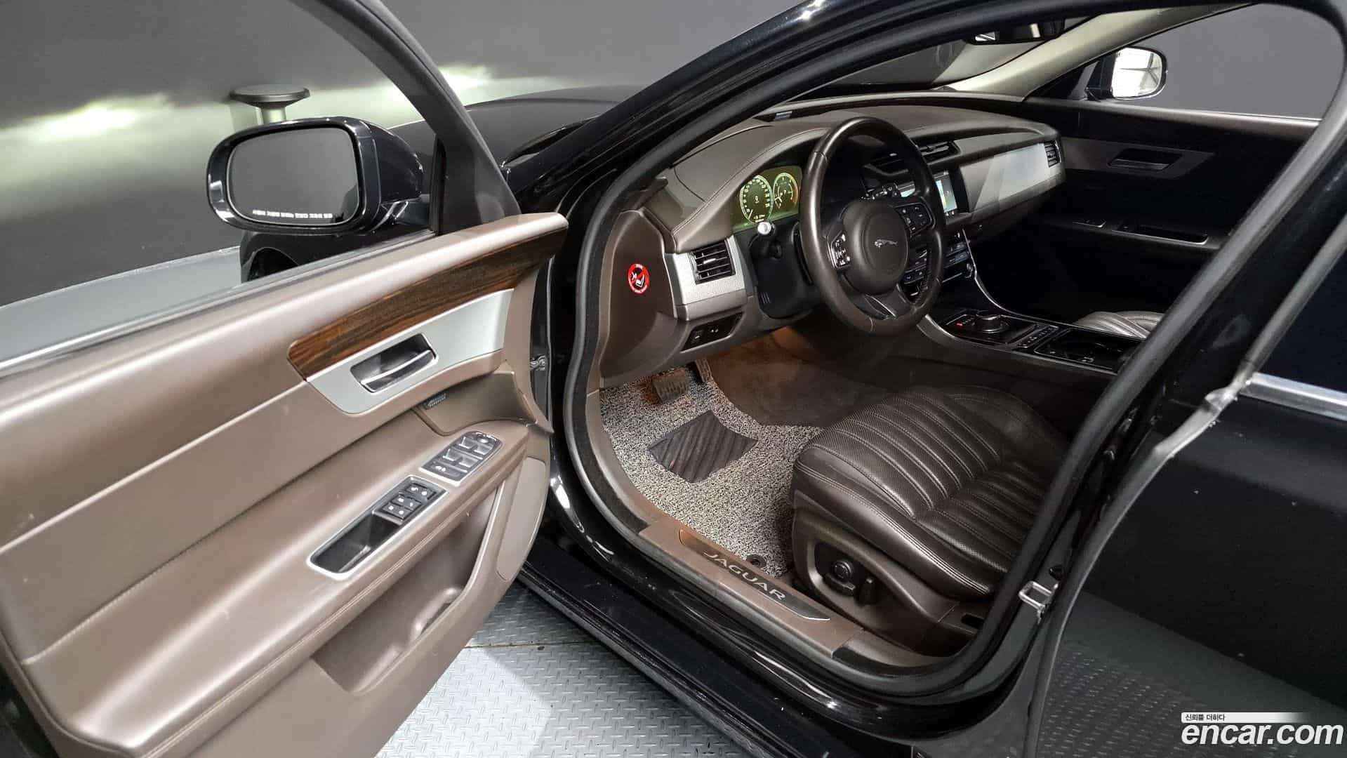 XF Jaguar 2017.2-INNER-010