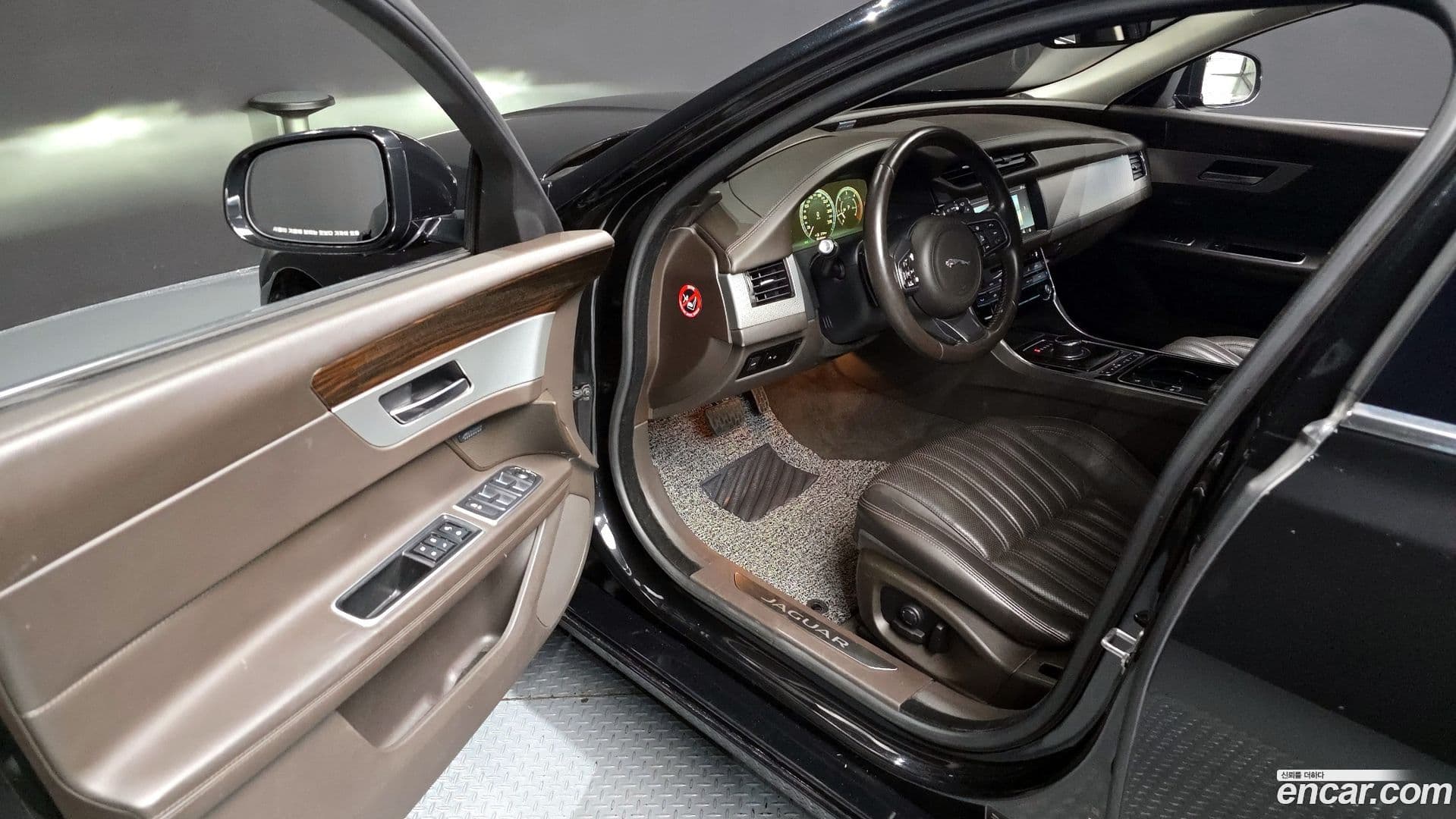 Main__Slider__Photo:XF Jaguar 2017.2-9