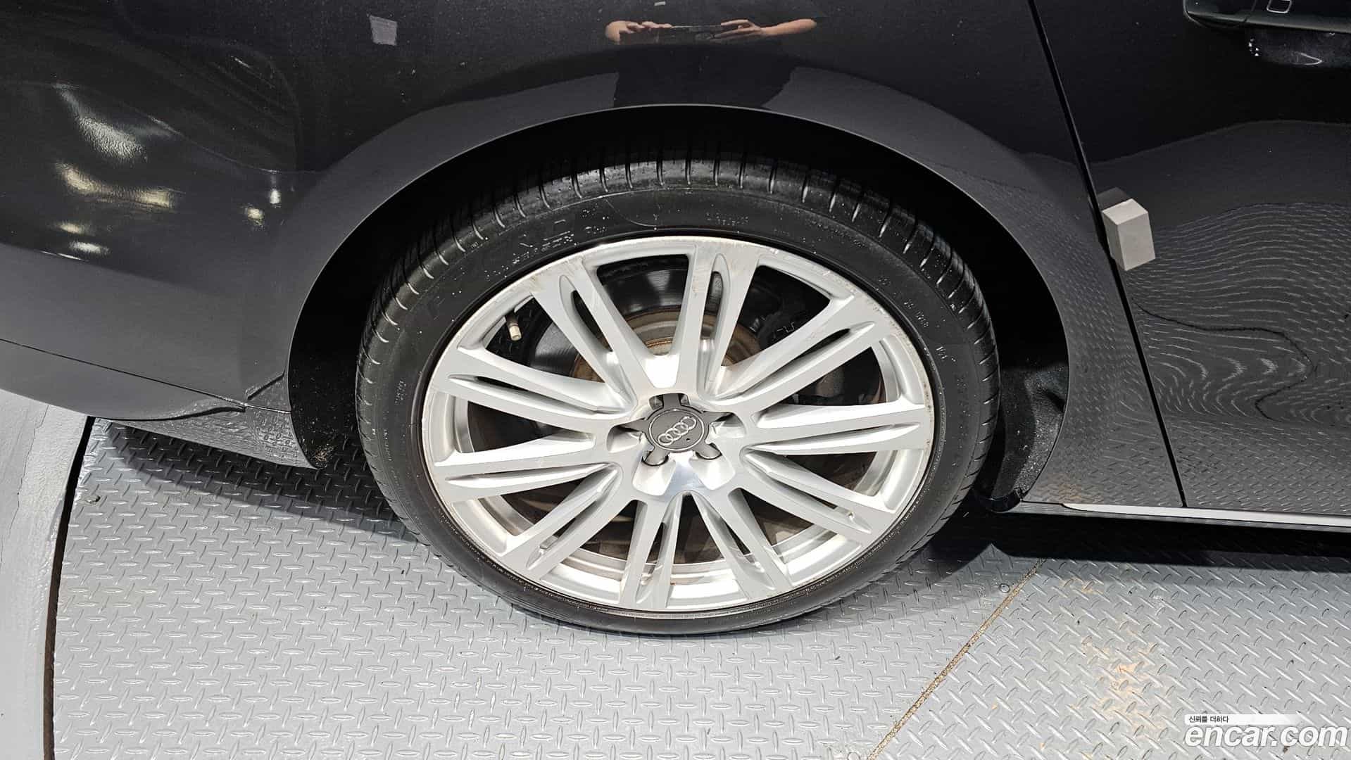 A8 Audi 2012.10-OUTER-005