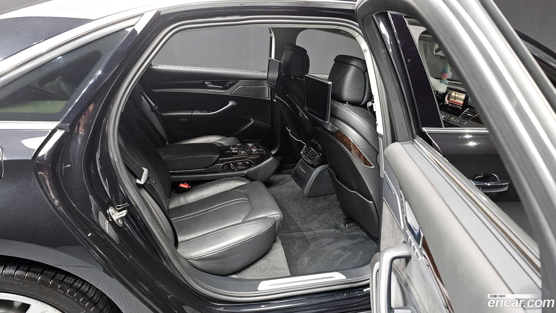 Main__Slider__Photo:A8 Audi 2012.10-11