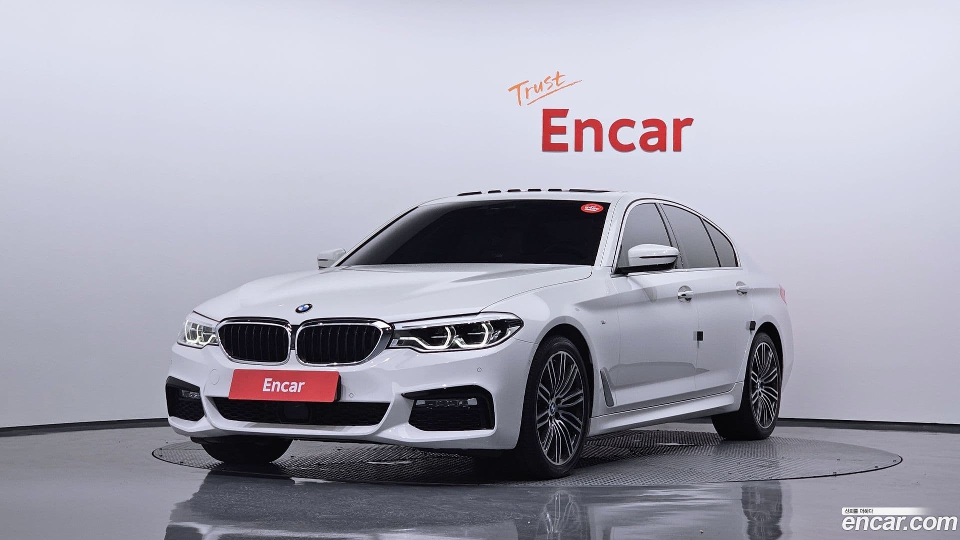 Main__Slider__Photo:5-Series BMW 2018.8-0