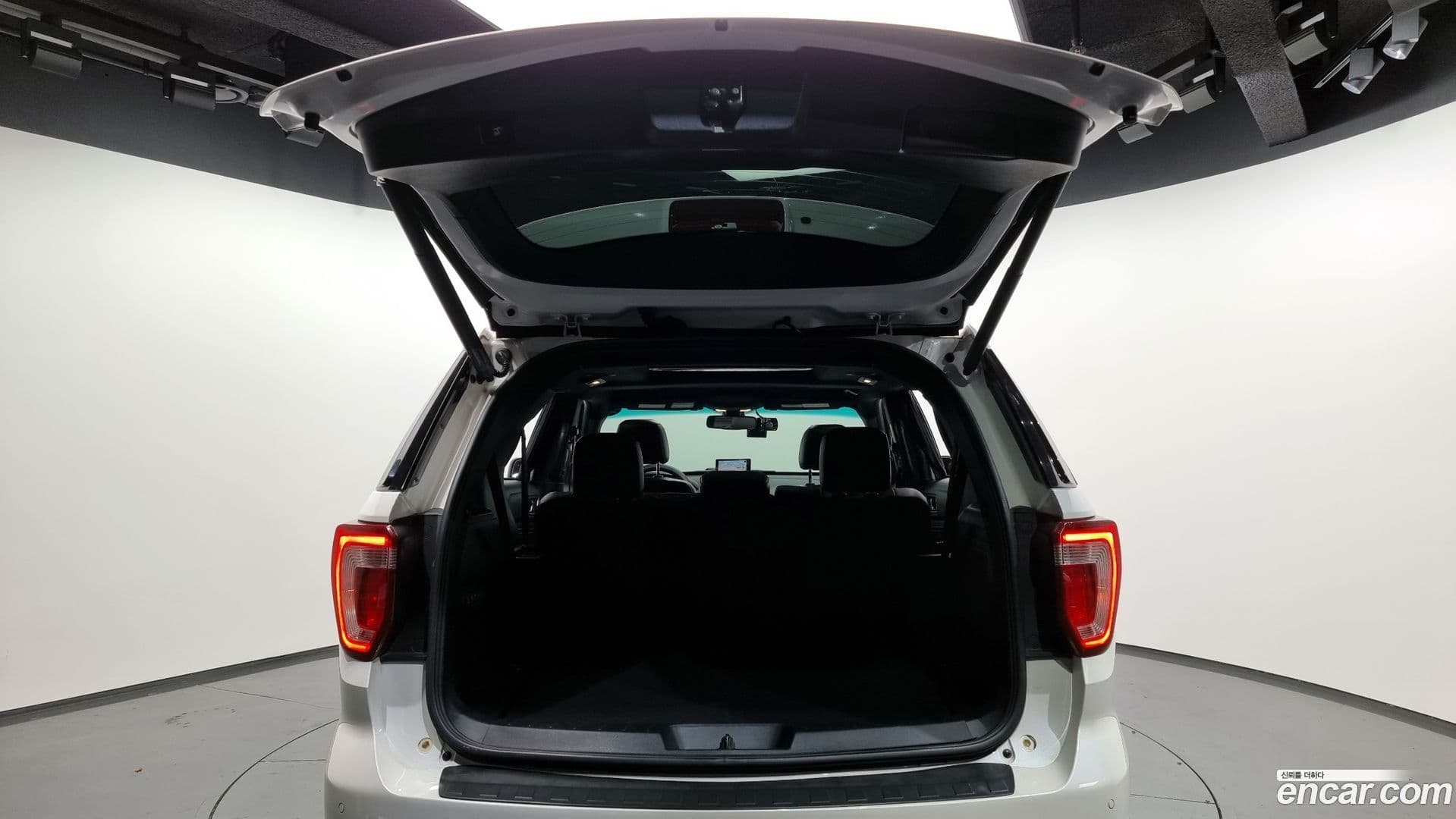 Main__Slider__Photo:Explorer Ford 2016.0-19