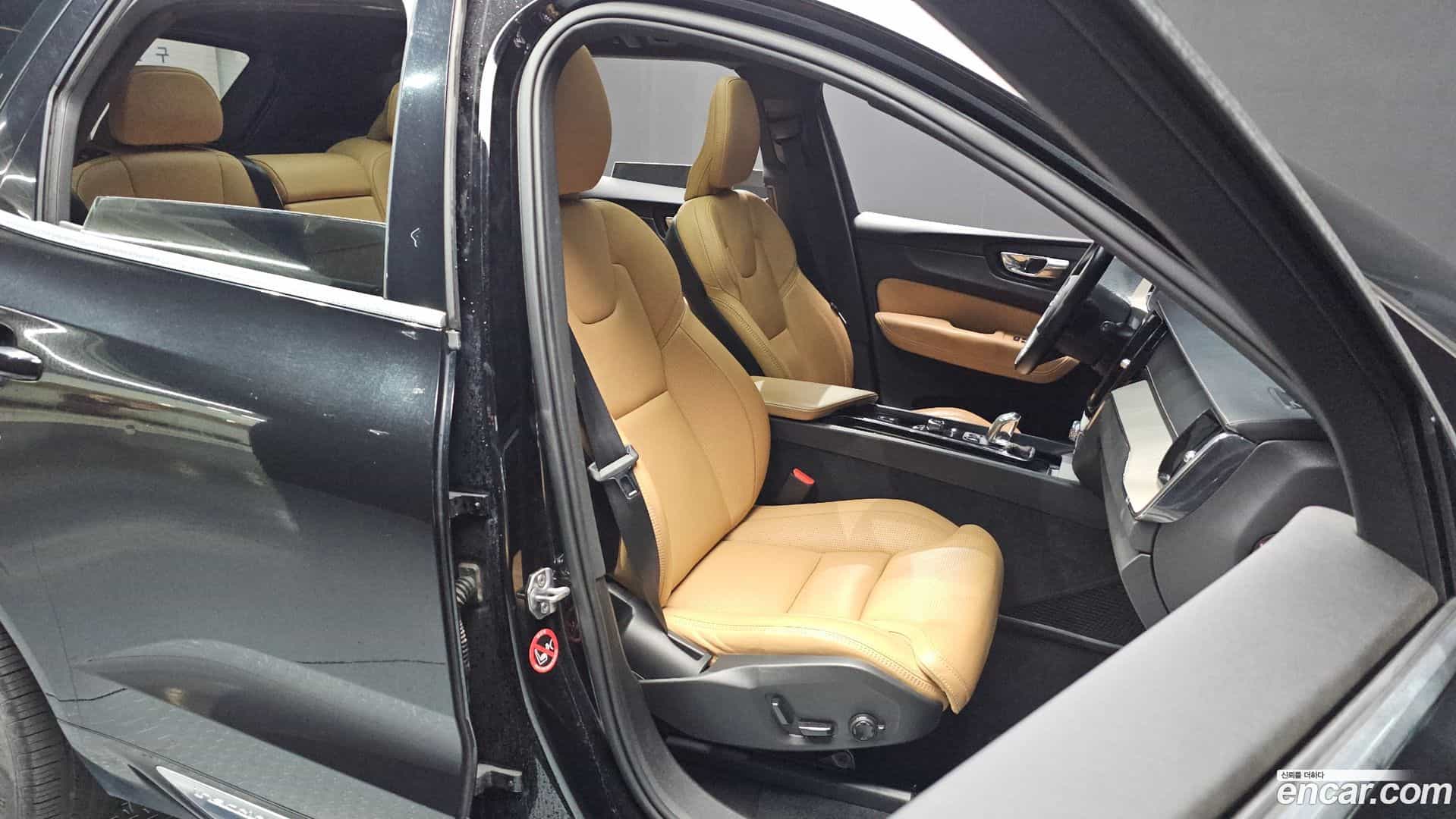 XC60 Volvo 2019.6-OPTION-015