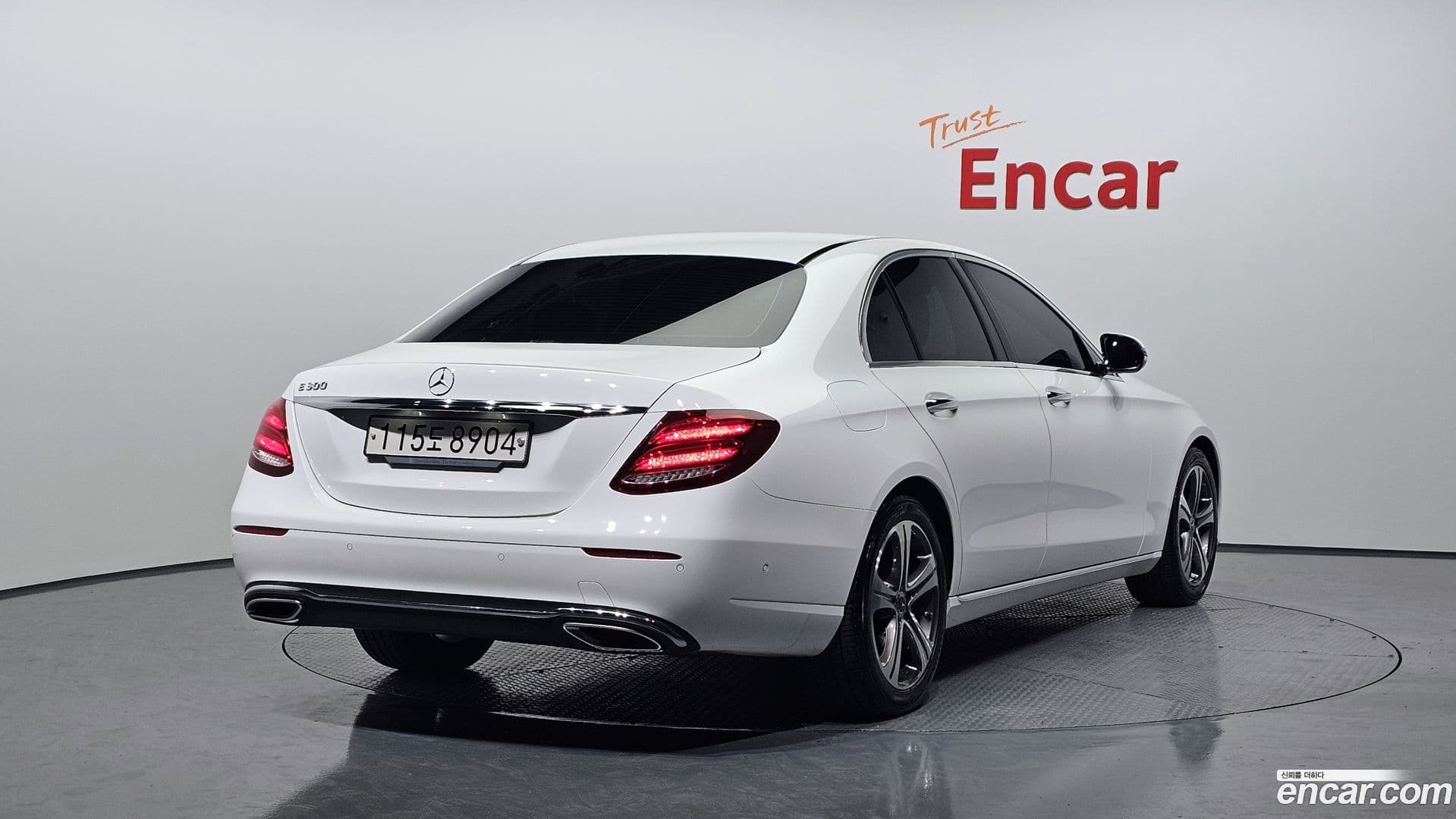 Main__Slider__Photo:E-Class Mercedes-Benz 2018.10-1