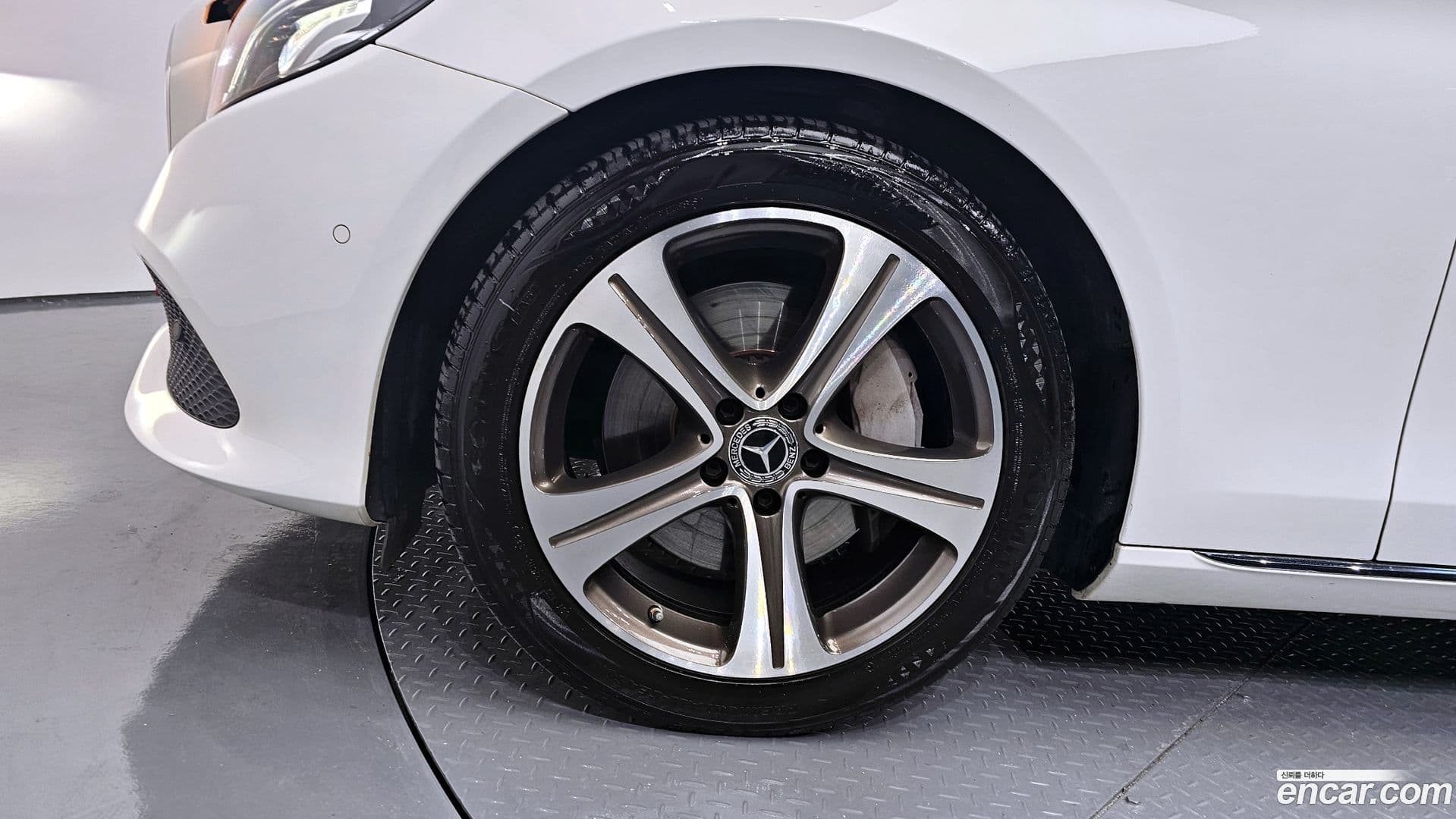 Main__Slider__Photo:E-Class Mercedes-Benz 2018.10-4