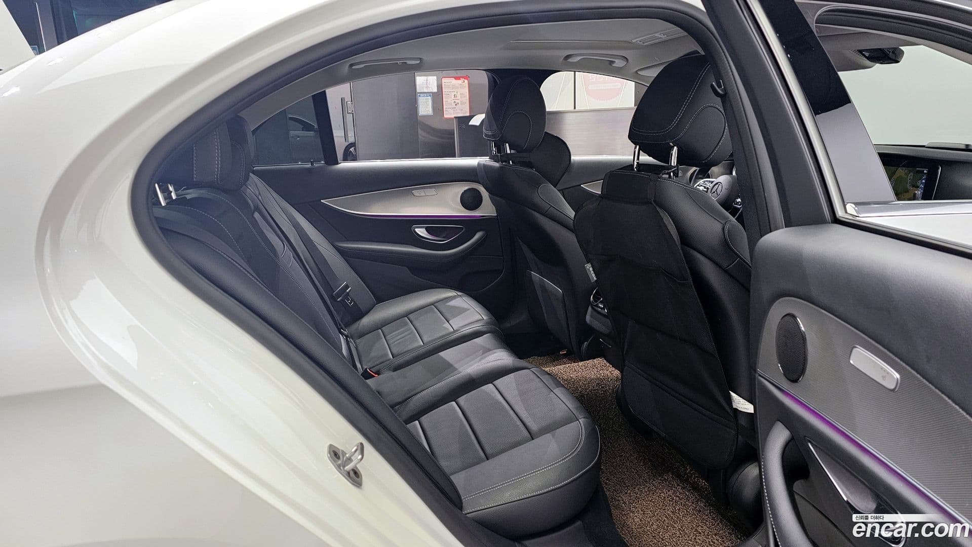 Main__Slider__Photo:E-Class Mercedes-Benz 2018.10-11