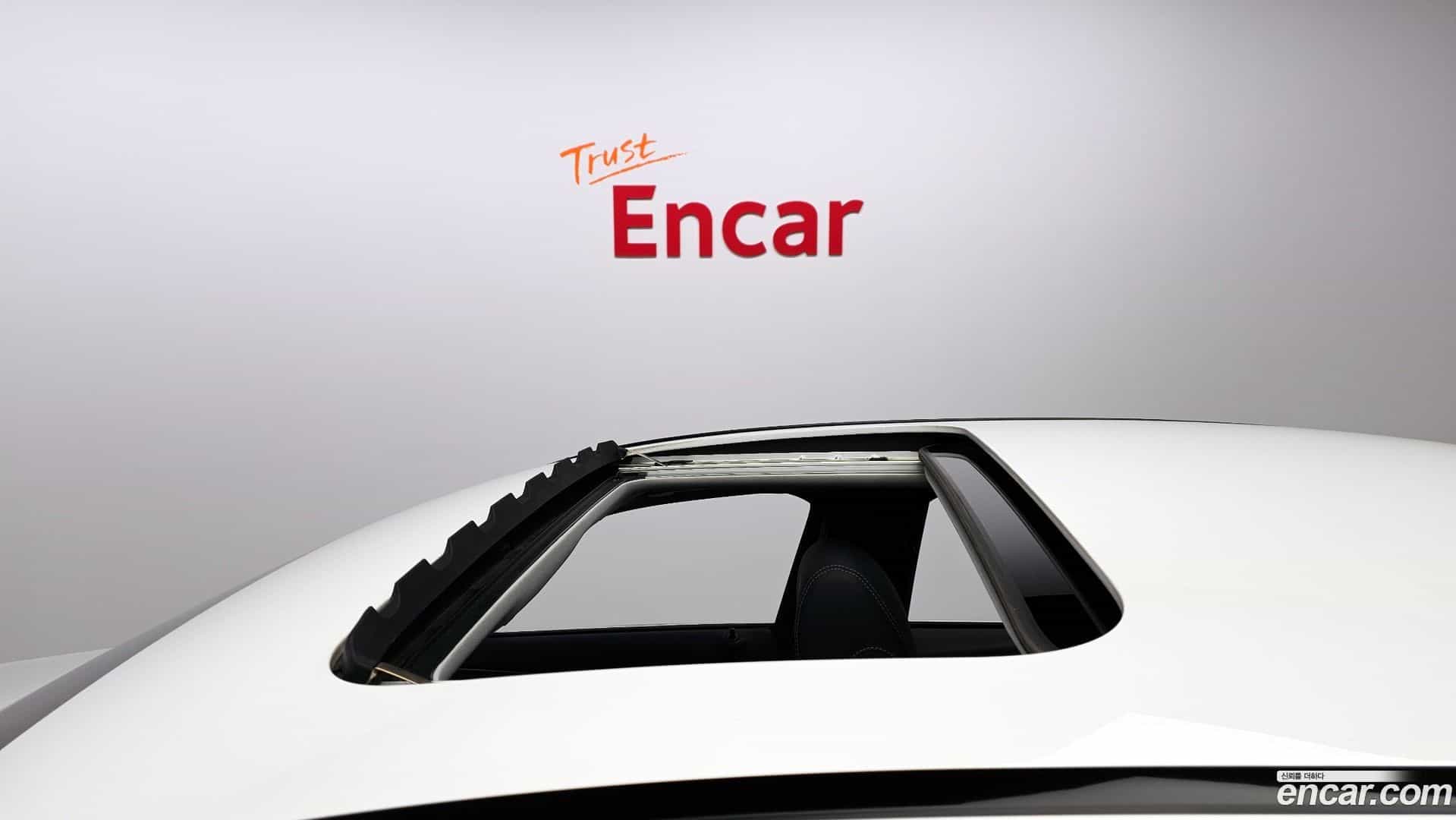 E-Class Mercedes-Benz 2018.10-OPTION-023