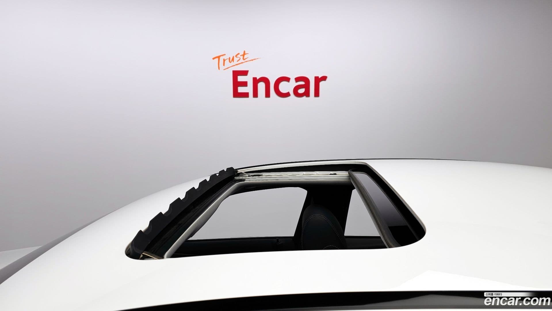 Main__Slider__Photo:E-Class Mercedes-Benz 2018.10-18