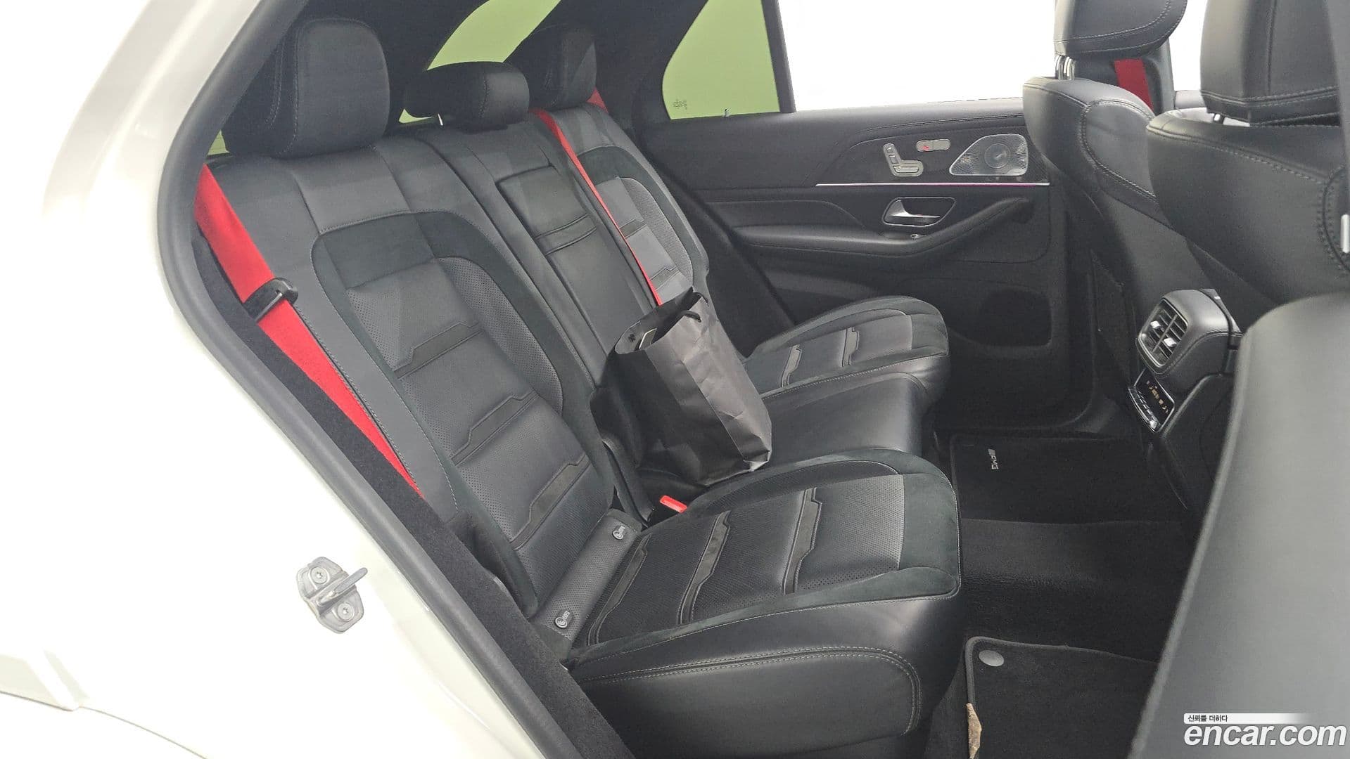 Main__Slider__Photo:GLE-Class Mercedes-Benz 2021.3-11