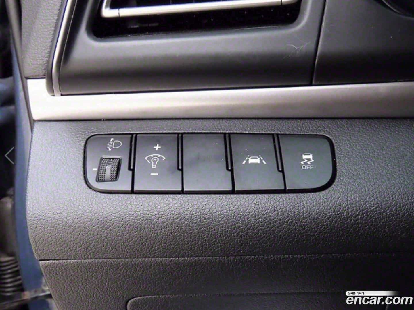 AVANTE Hyundai 2018.10-OPTION-016