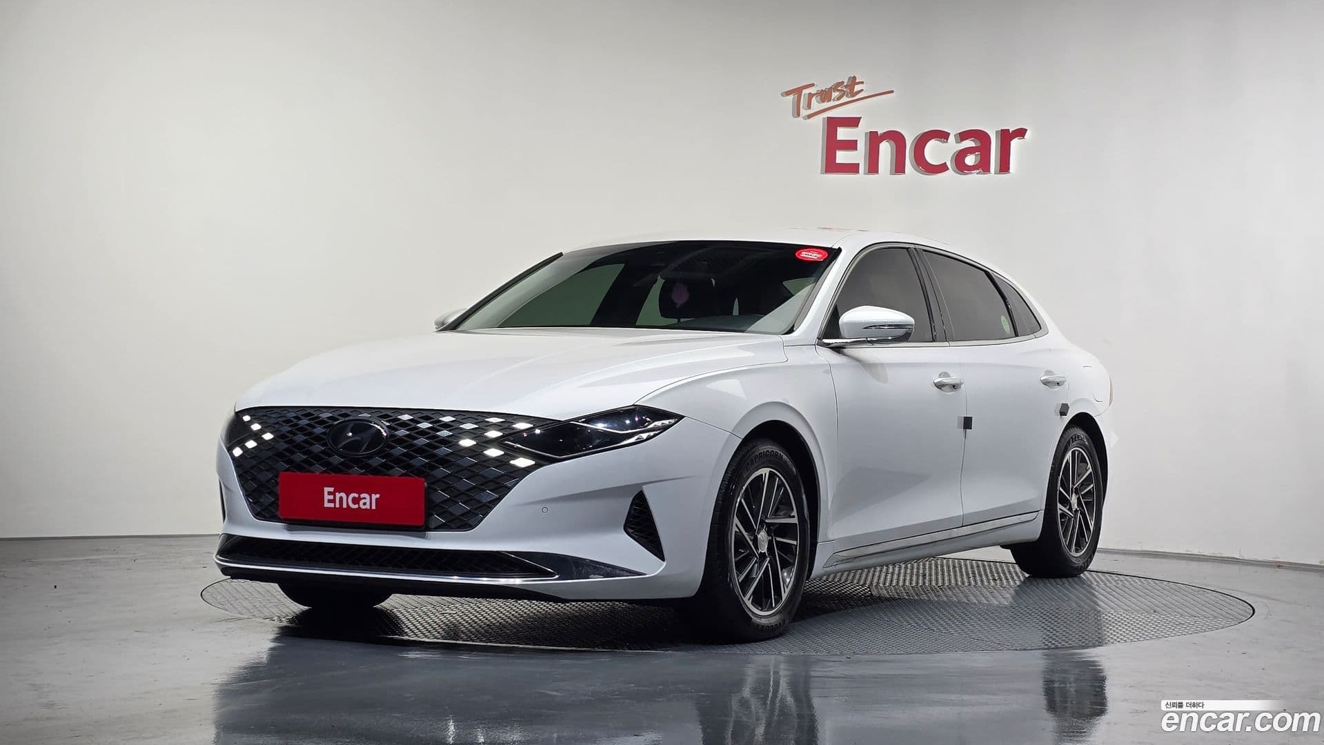 Main__Slider__Photo:Grandeur Hyundai 2020.6-0