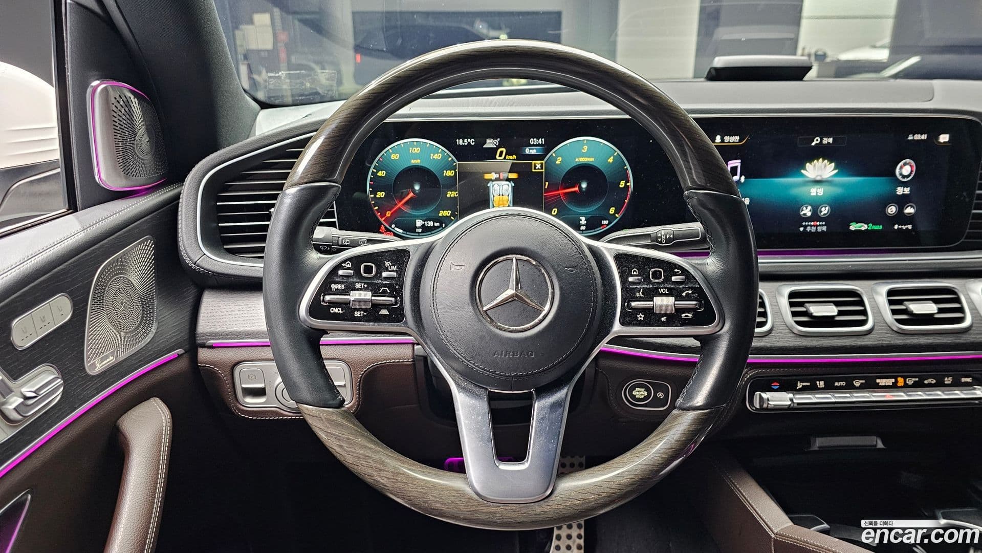 Main__Slider__Photo:GLS-Class Mercedes-Benz 2022.6-11