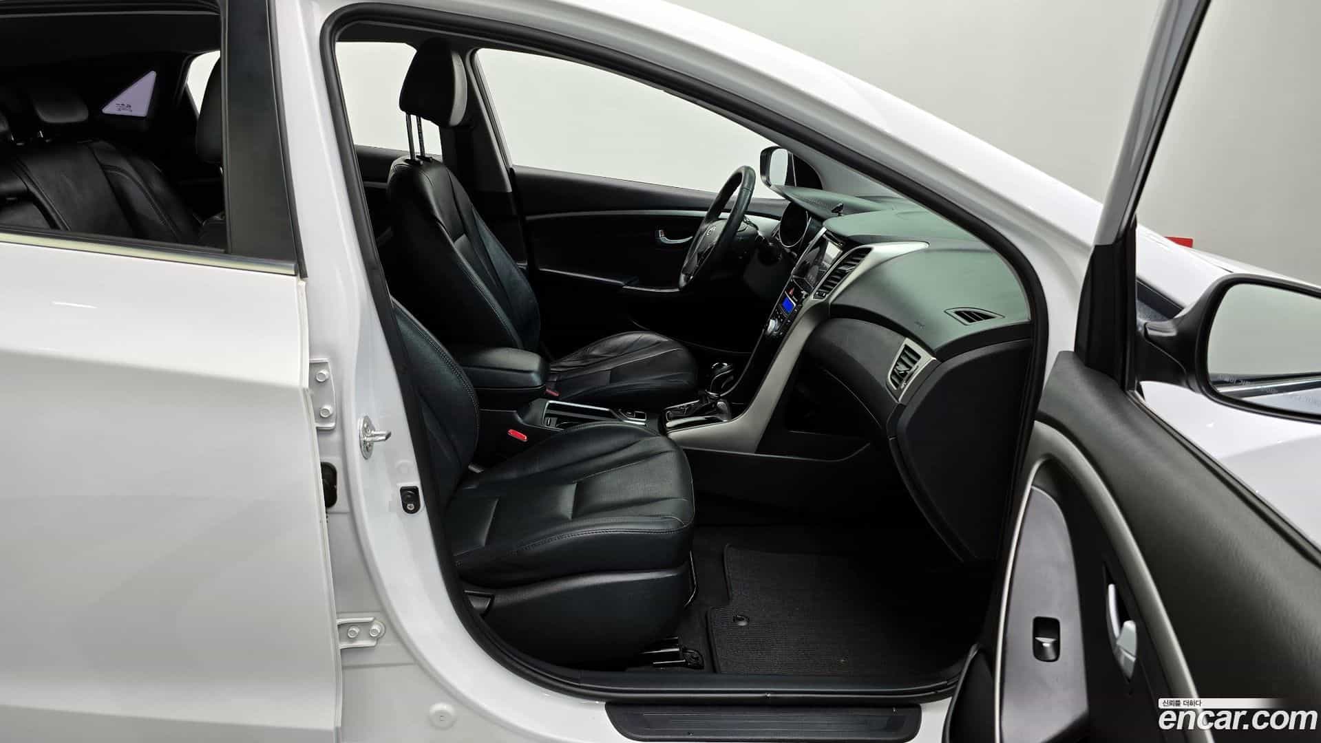 i30 Hyundai 2012.10-INNER-010