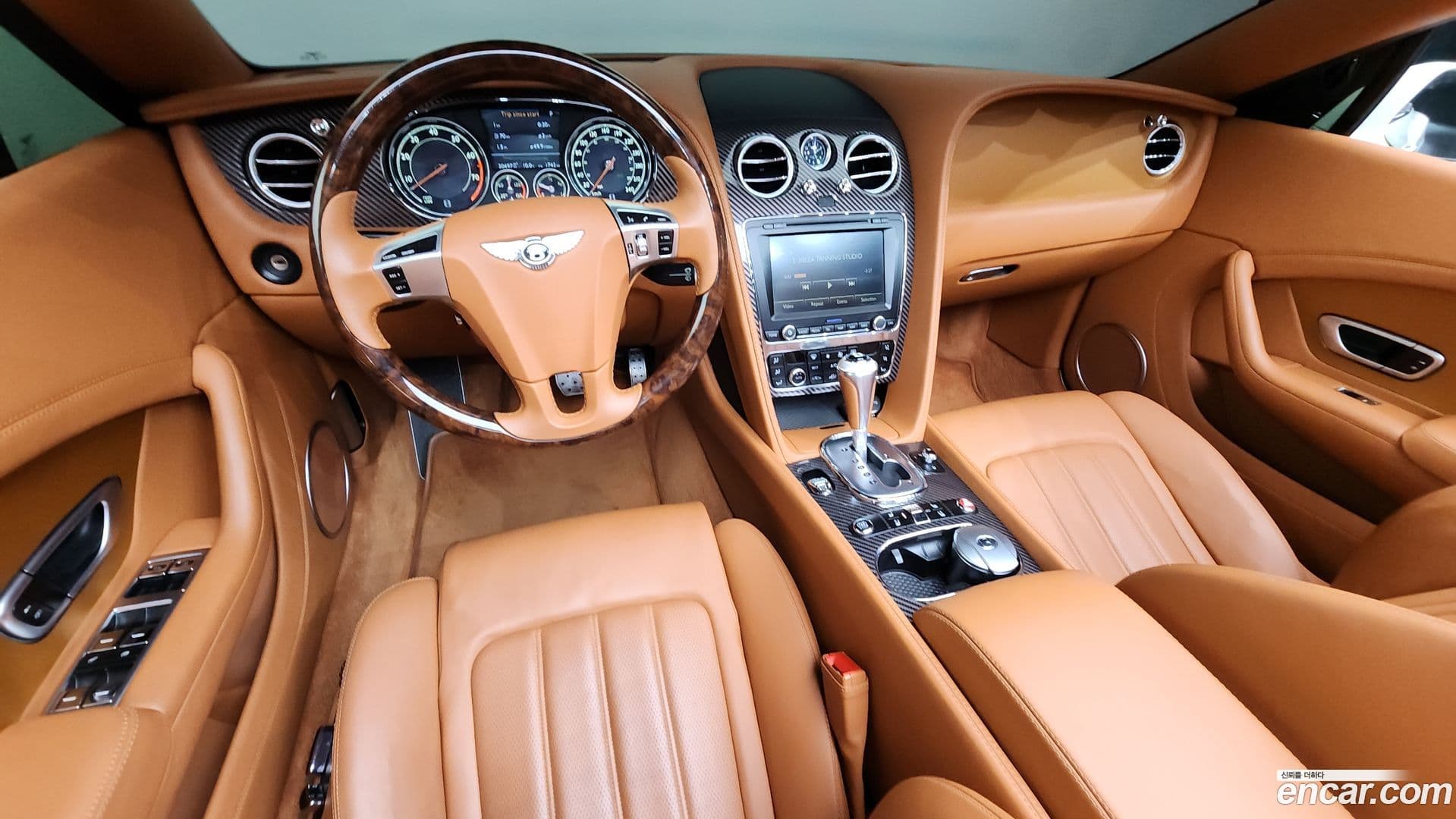 Main__Slider__Photo:Continental Bentley 2014.2-6