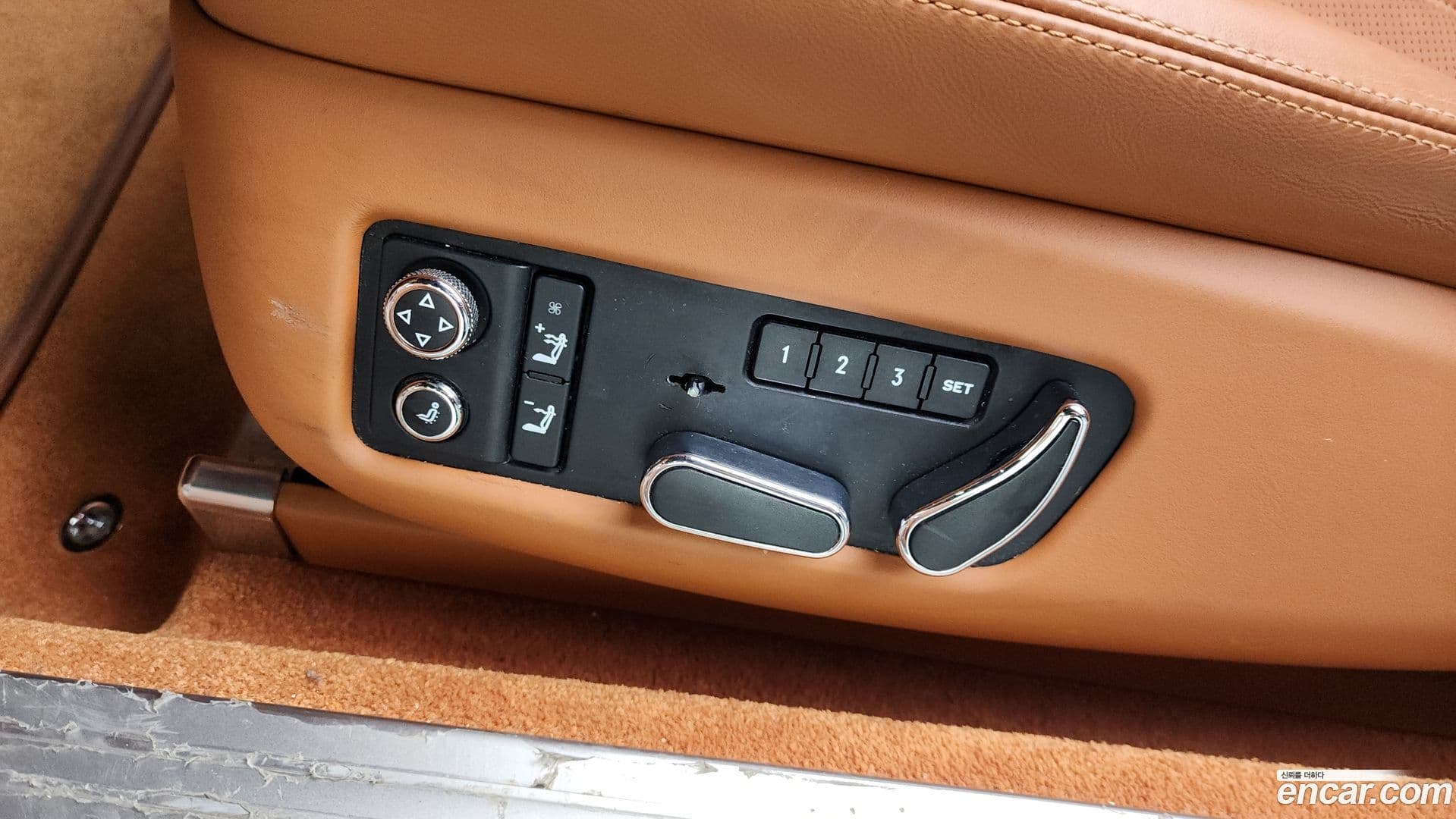 Main__Slider__Photo:Continental Bentley 2014.2-17