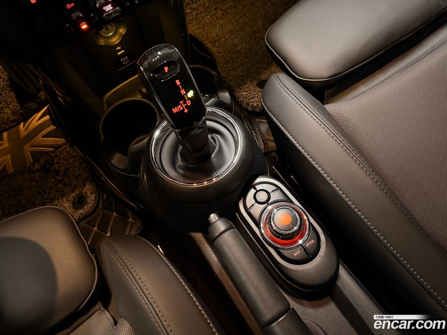 Main__Slider__Photo:Cooper Mini 2021.5-8