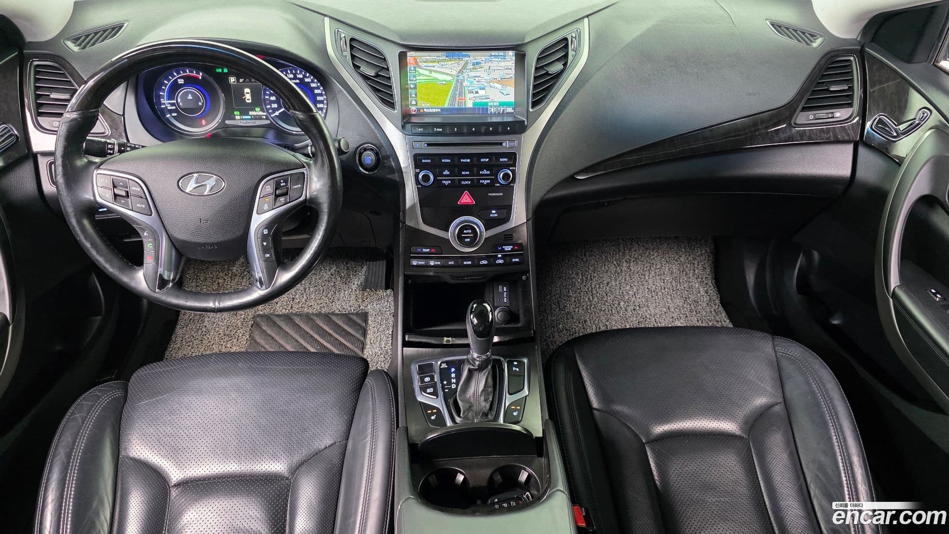 Main__Slider__Photo:Grandeur Hyundai 2015.10-6