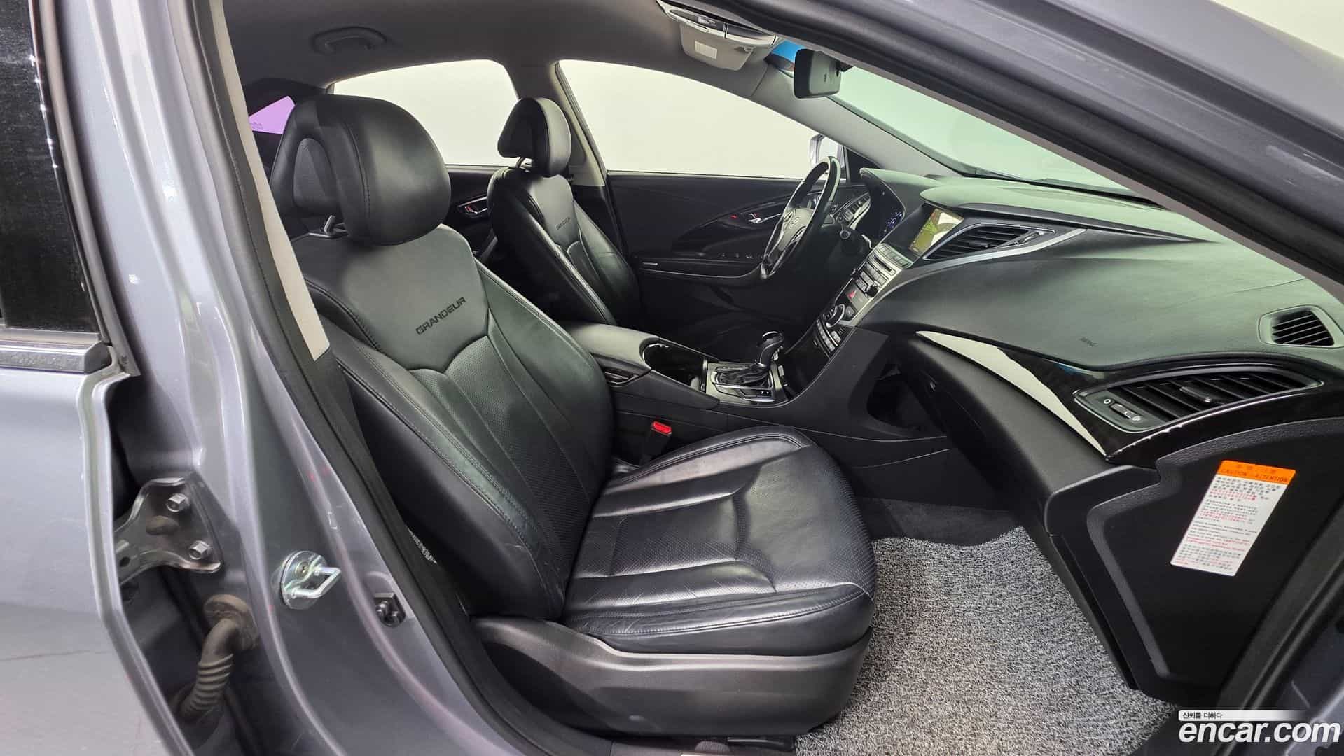 Grandeur Hyundai 2015.10-INNER-010