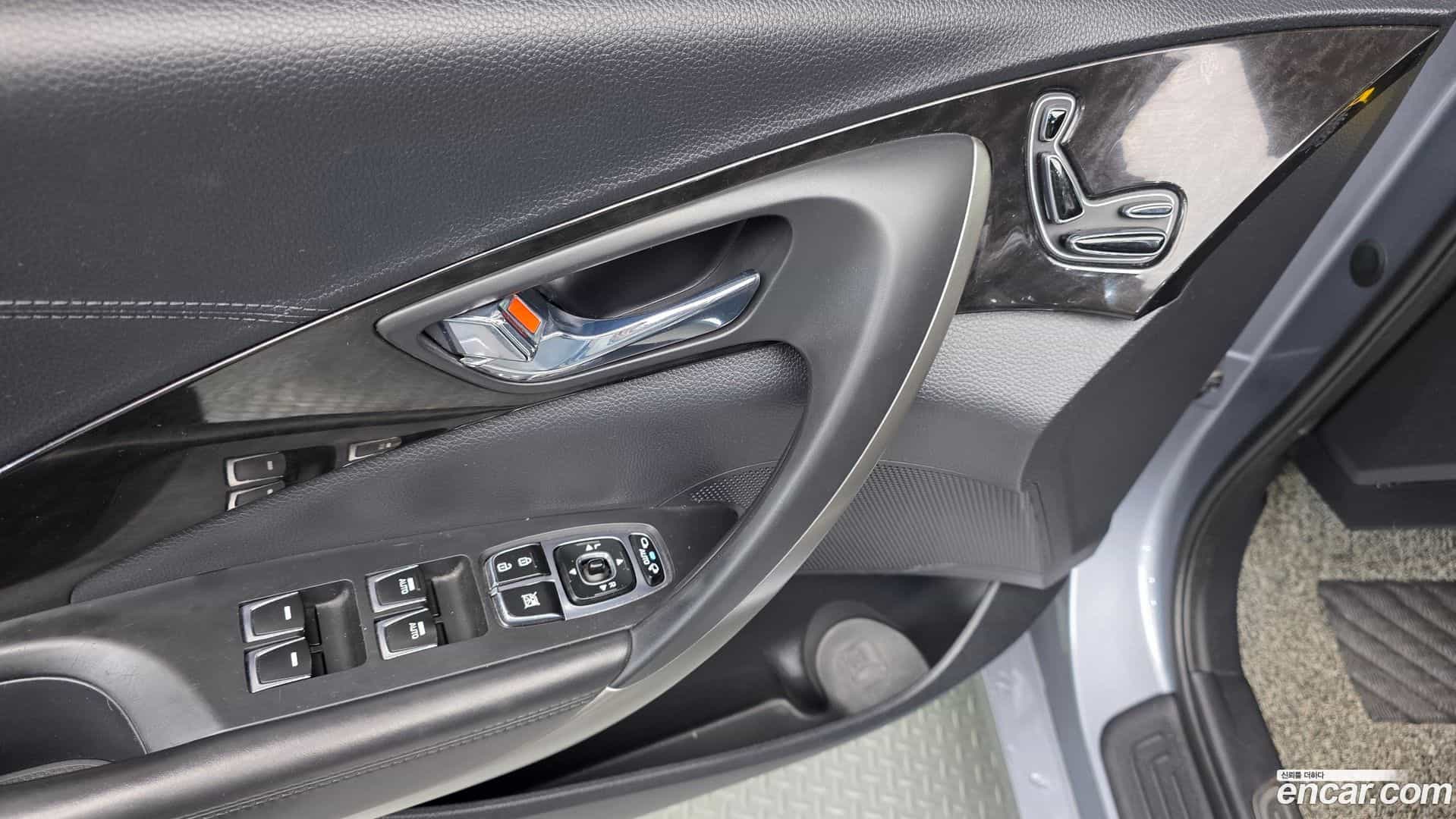 Grandeur Hyundai 2015.10-OPTION-016