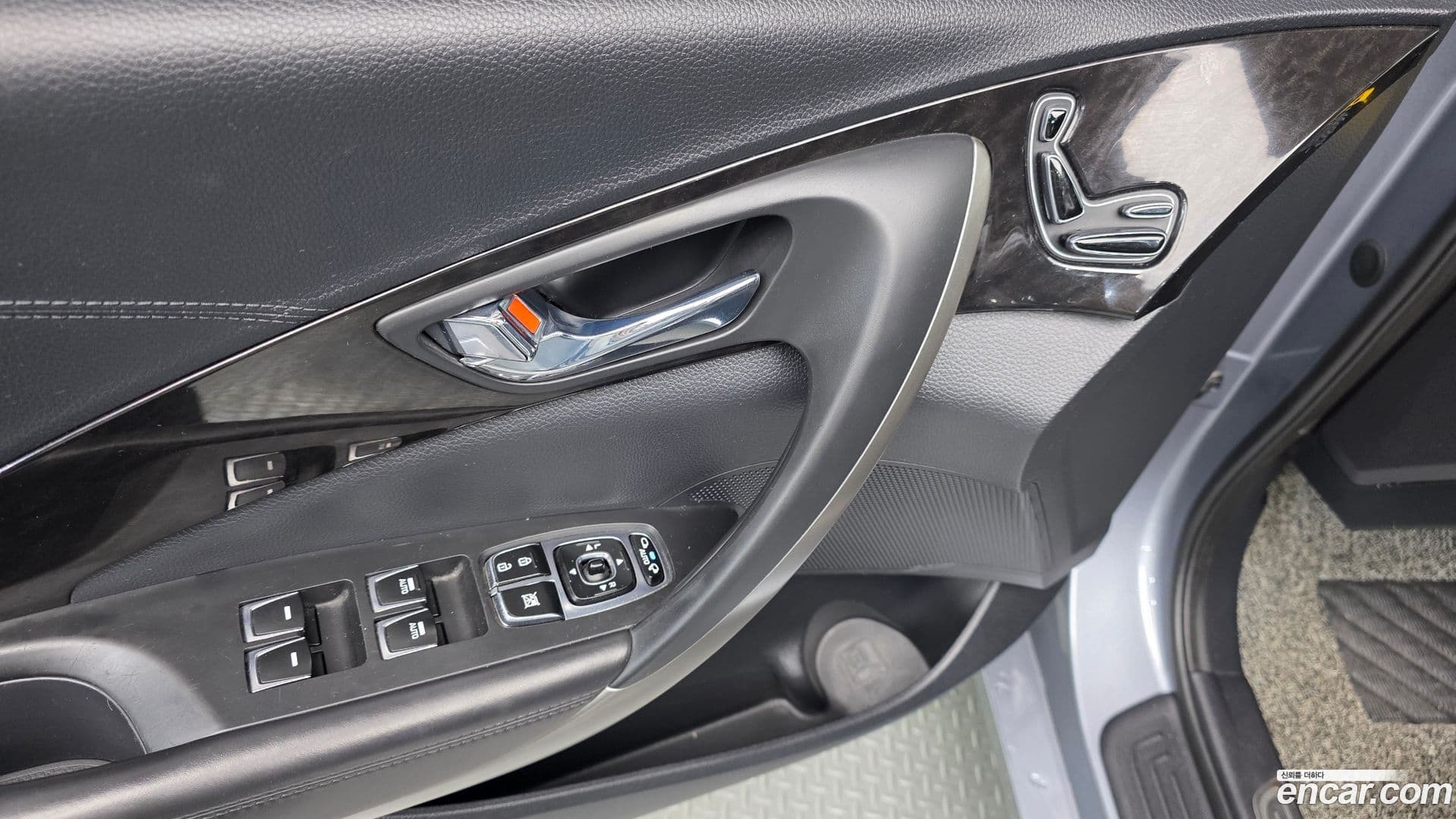 Main__Slider__Photo:Grandeur Hyundai 2015.10-11