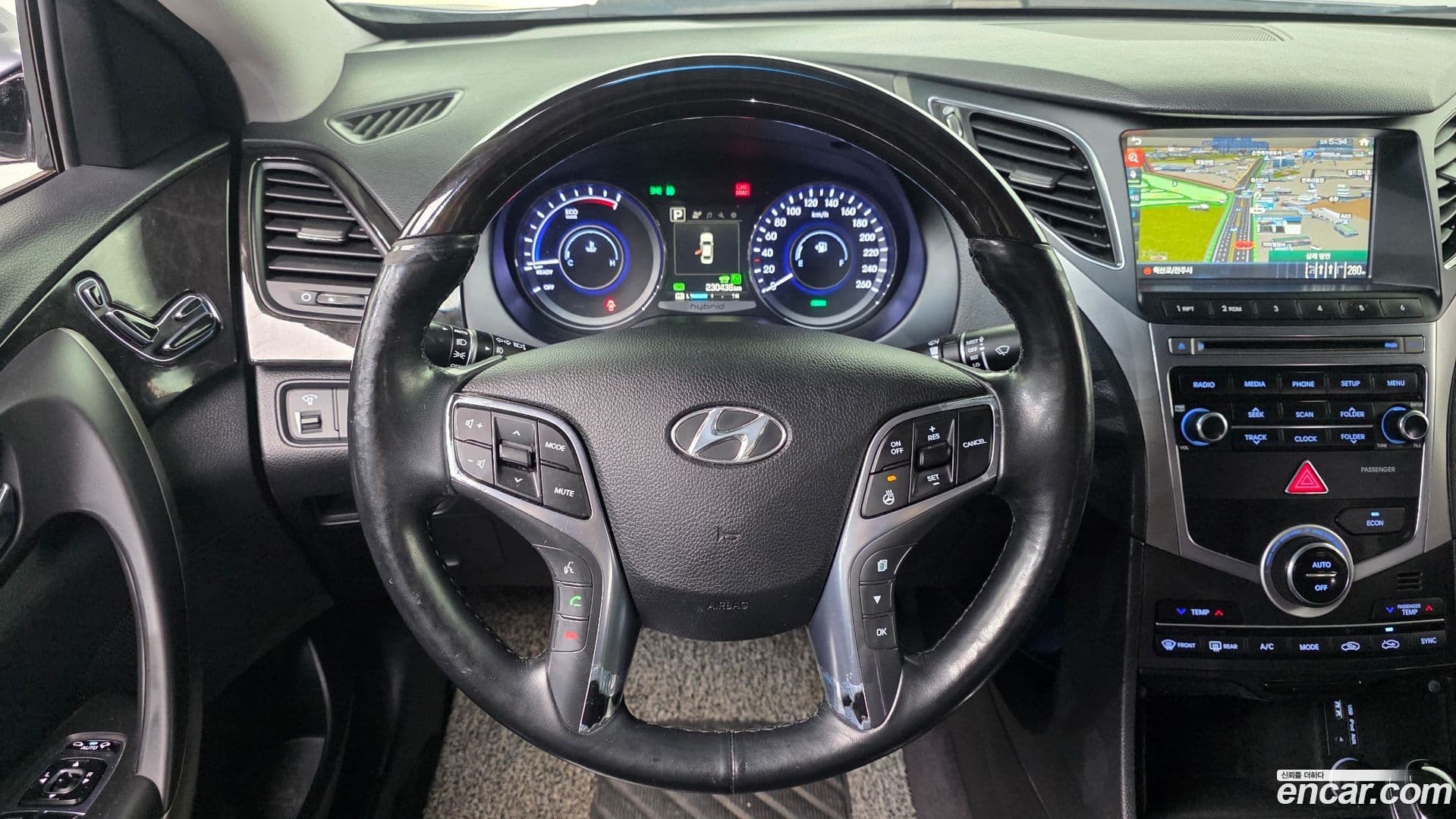 Main__Slider__Photo:Grandeur Hyundai 2015.10-13