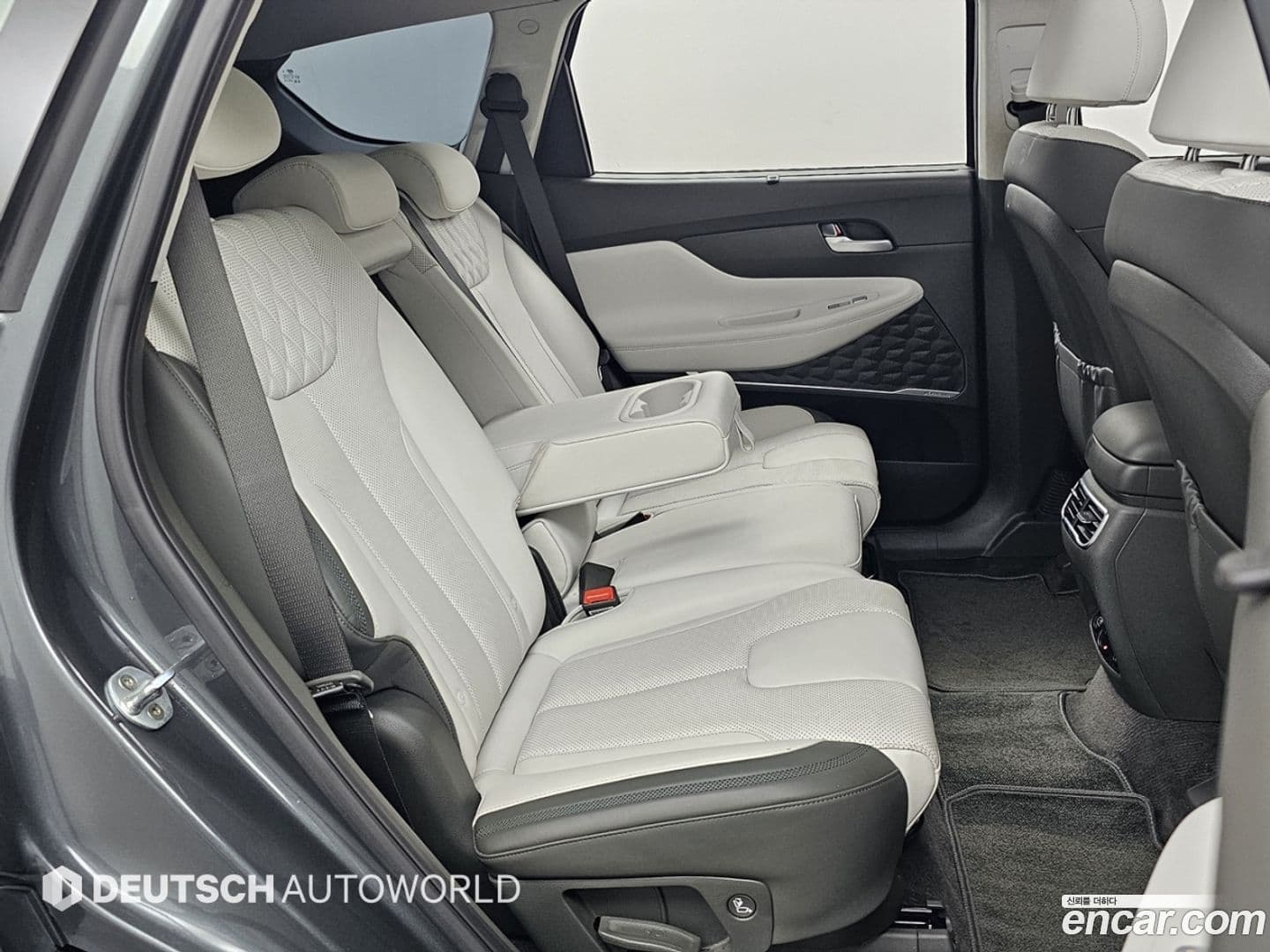 Main__Slider__Photo:Santafe Hyundai 2020.5-8