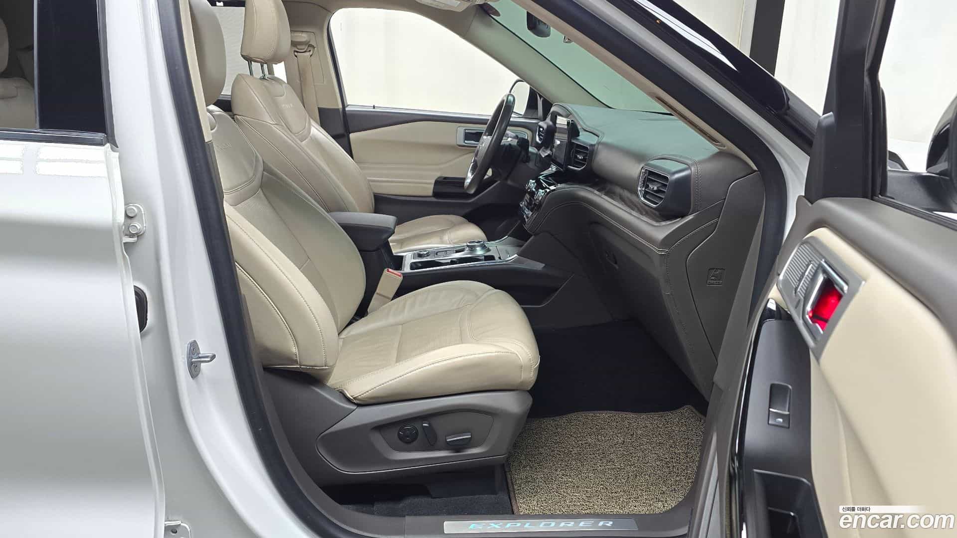 Explorer Ford 2021.11-INNER-010