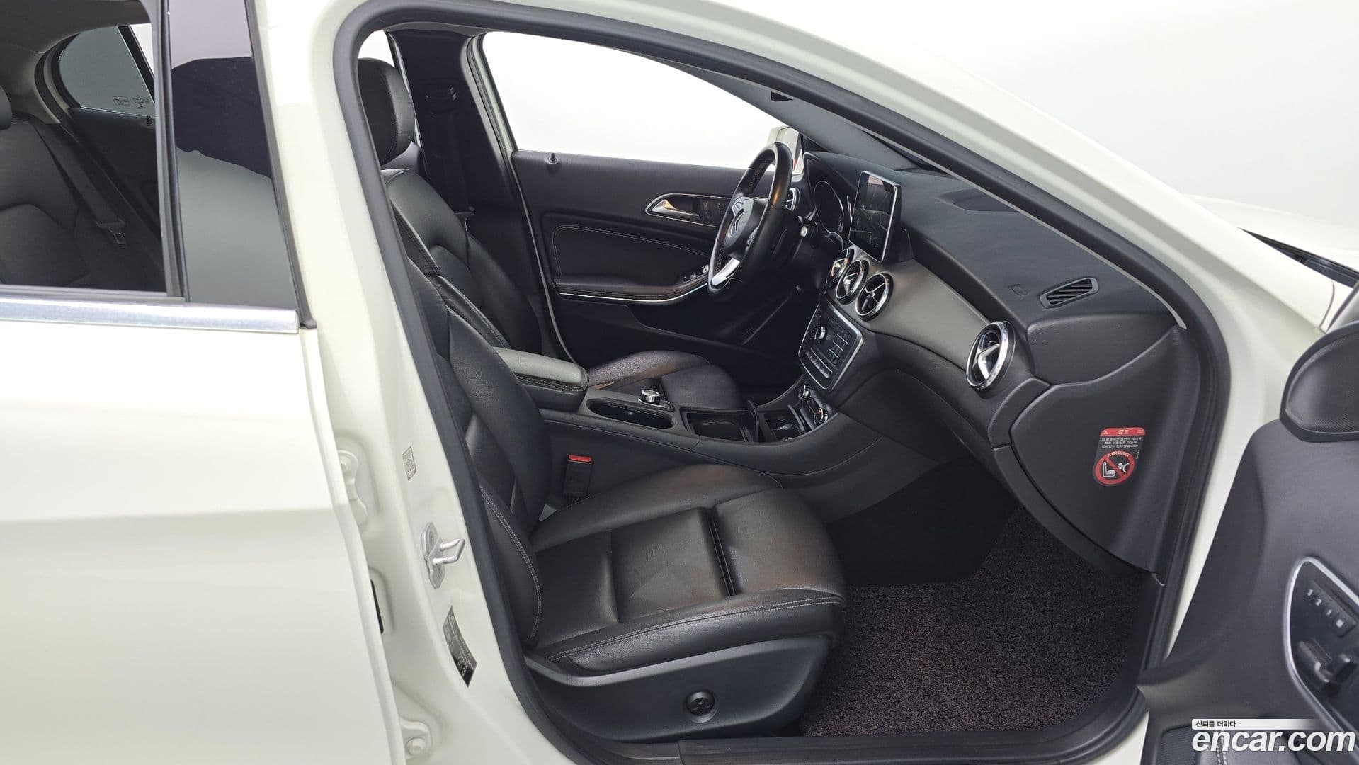 Main__Slider__Photo:GLA-Class Mercedes-Benz 2016.4-10