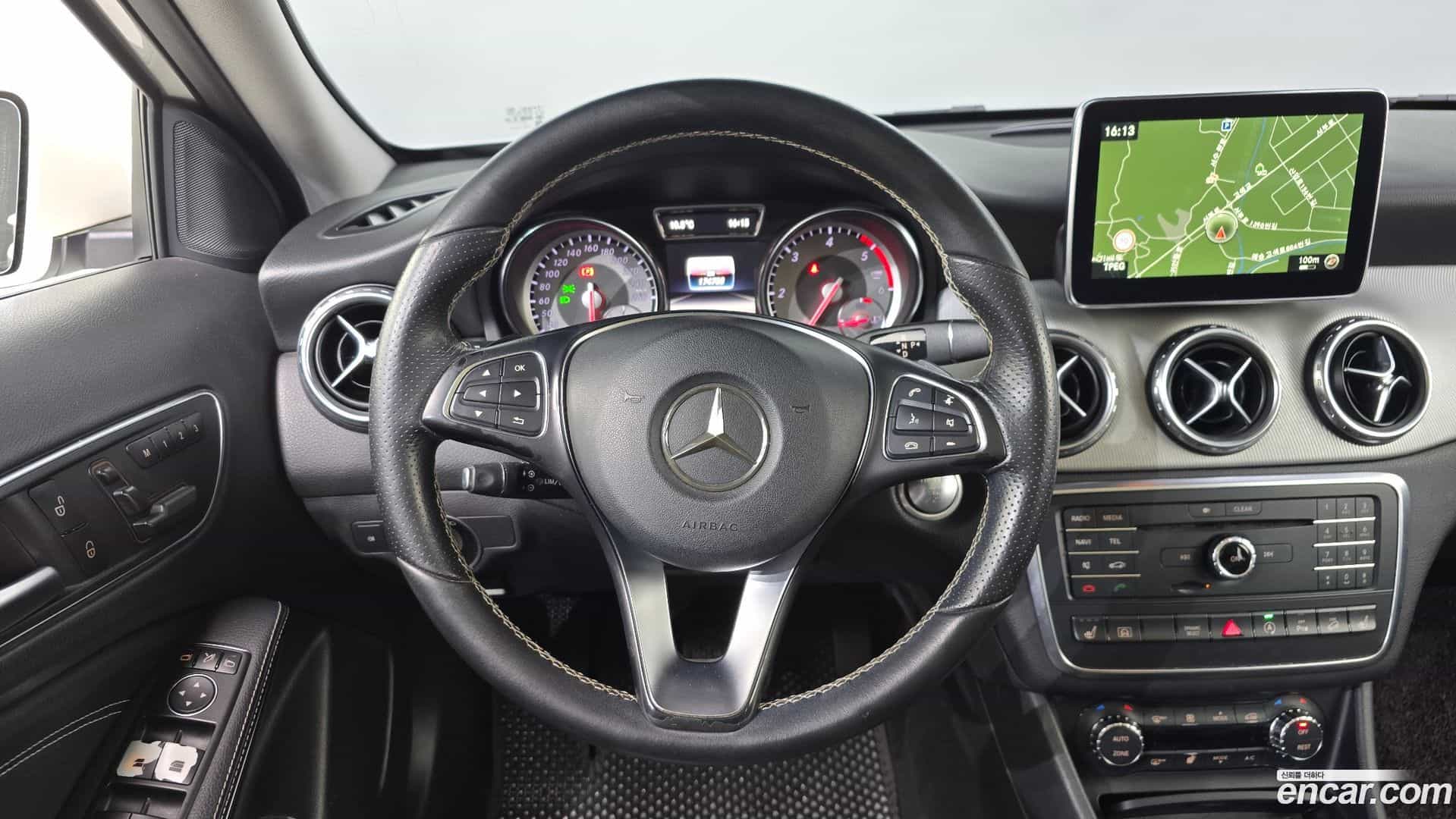 GLA-Class Mercedes-Benz 2016.4-OPTION-017