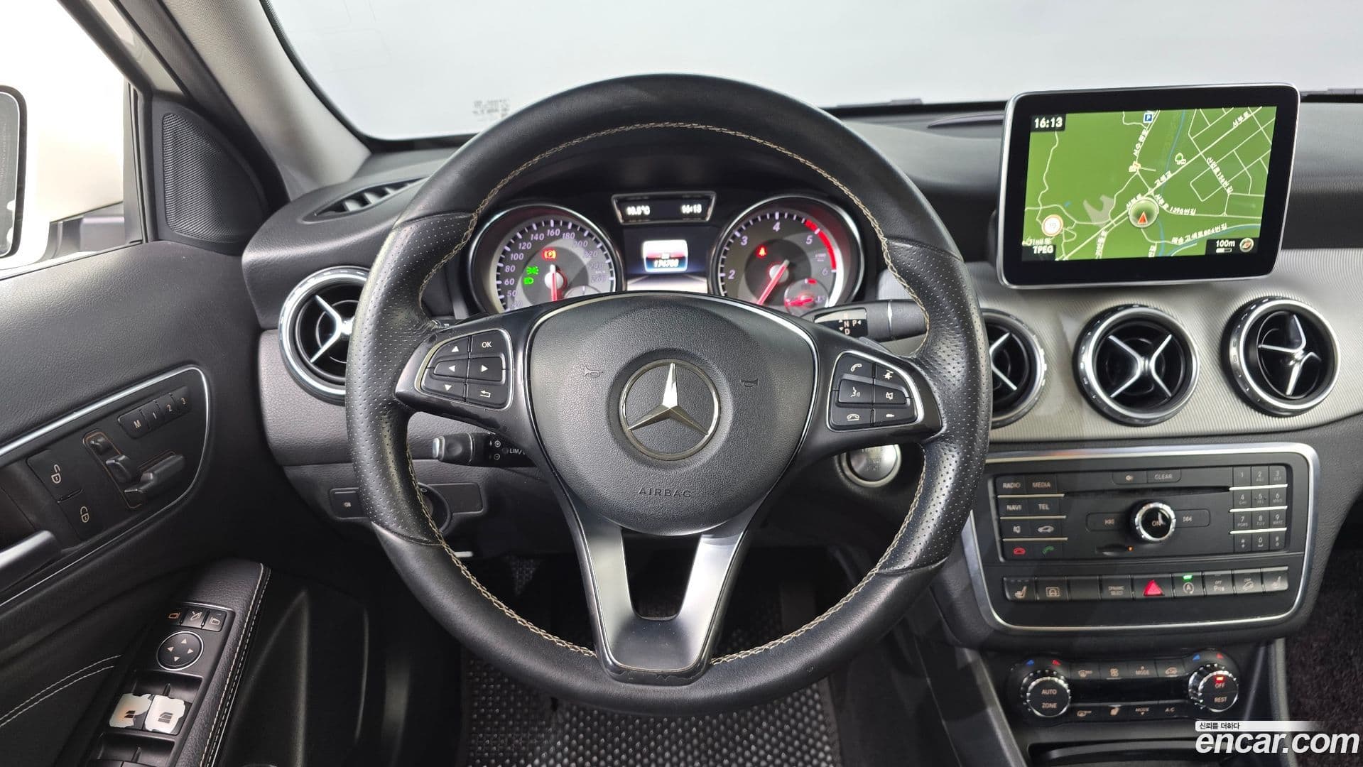 Main__Slider__Photo:GLA-Class Mercedes-Benz 2016.4-12